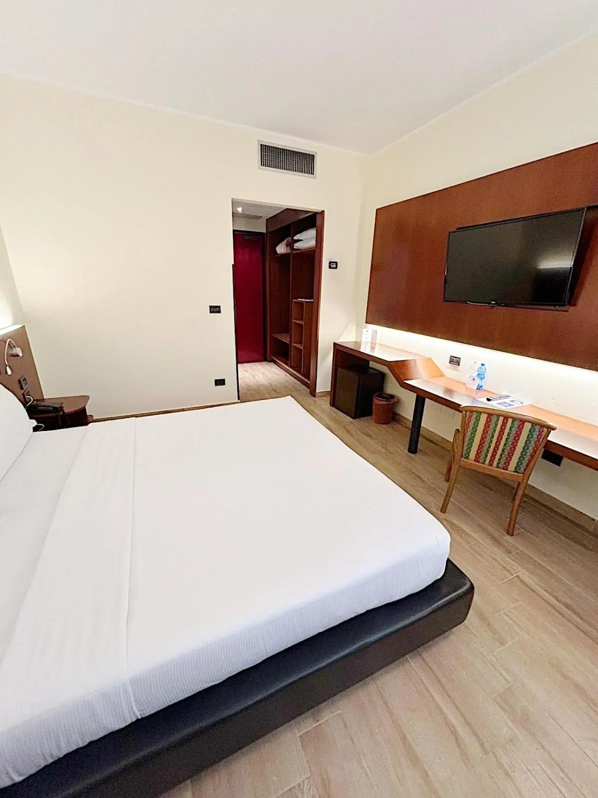 Bed in iH Hotels Milano Blu Visconti