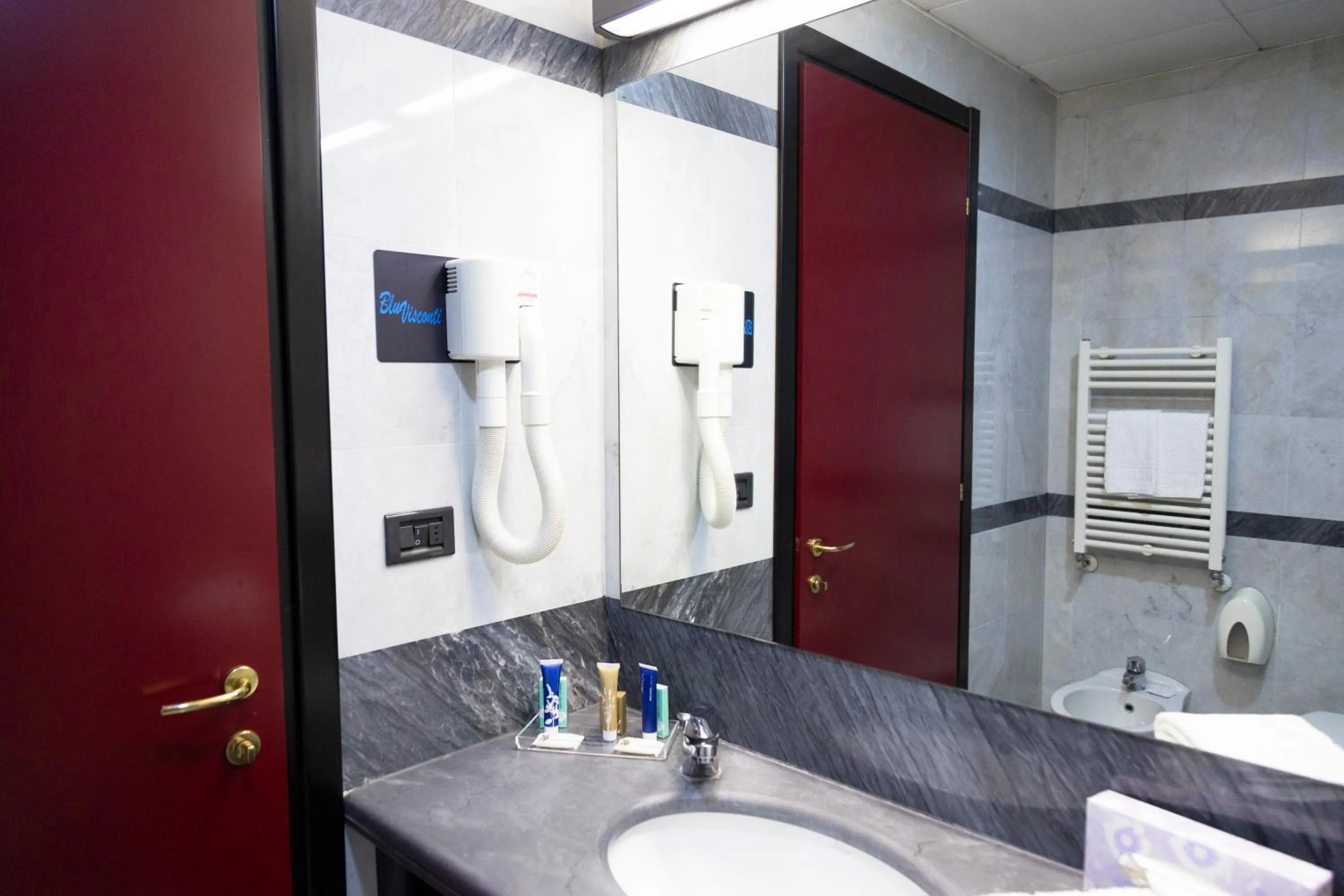 Bathroom in iH Hotels Milano Blu Visconti