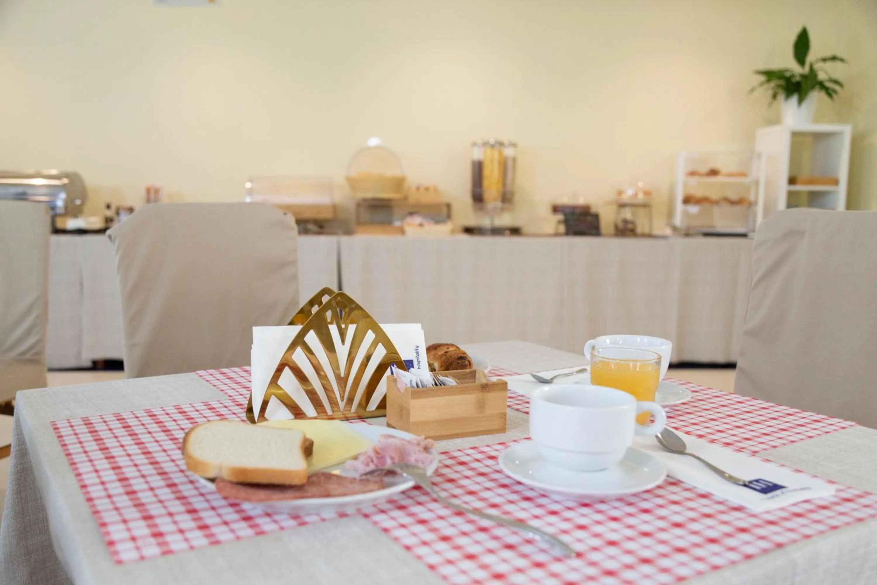 Continental breakfast in iH Hotels Milano Blu Visconti
