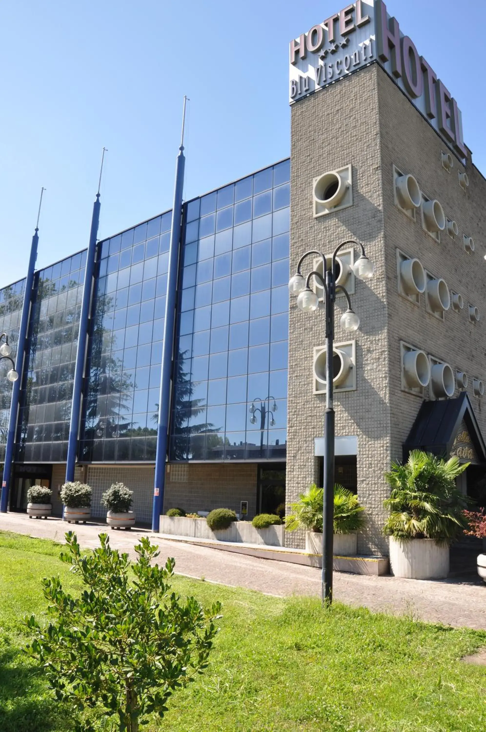 Facade/entrance in iH Hotels Milano Blu Visconti Facade/entrance in iH Hotels Milano Blu Visconti