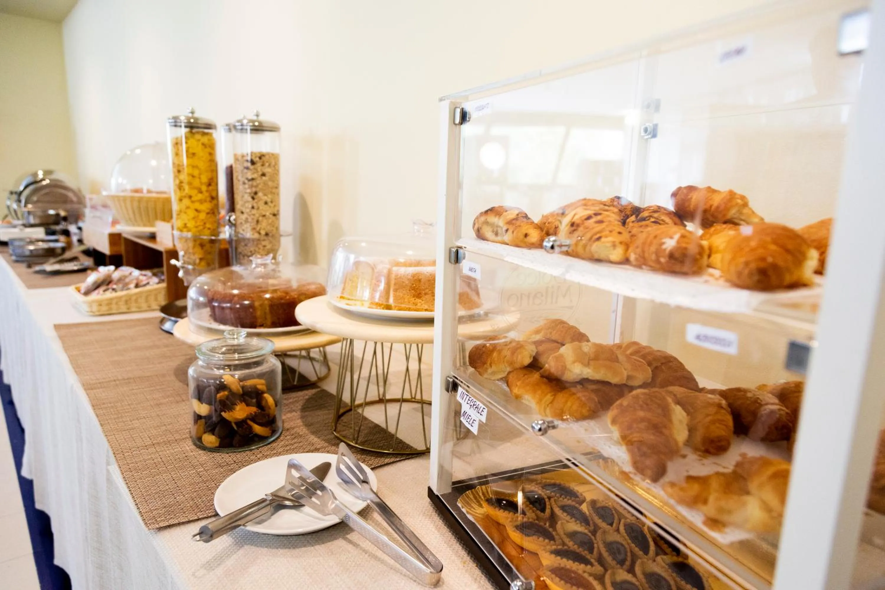 Breakfast in iH Hotels Milano Blu Visconti