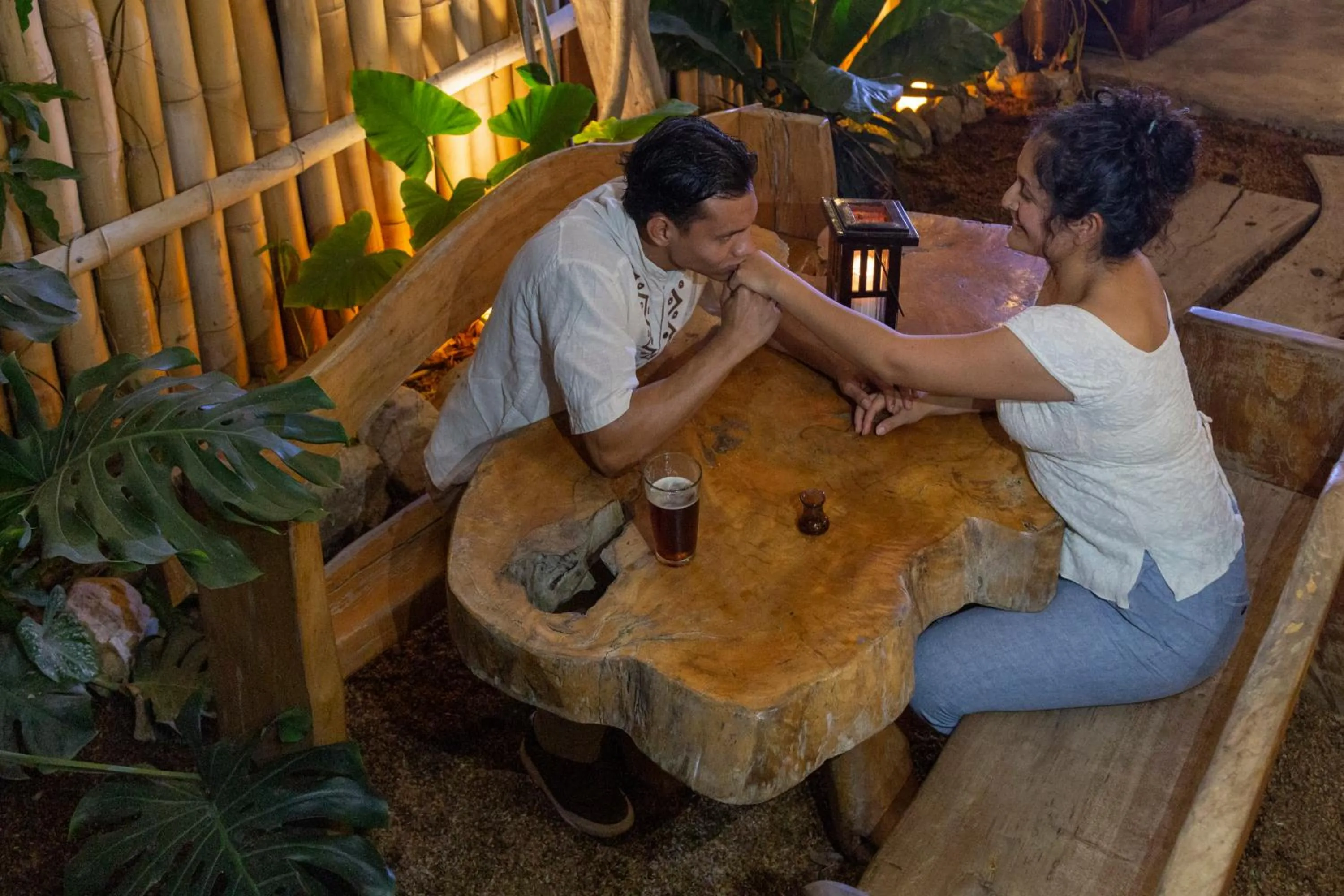People in Hotel Casa Lasibe Café