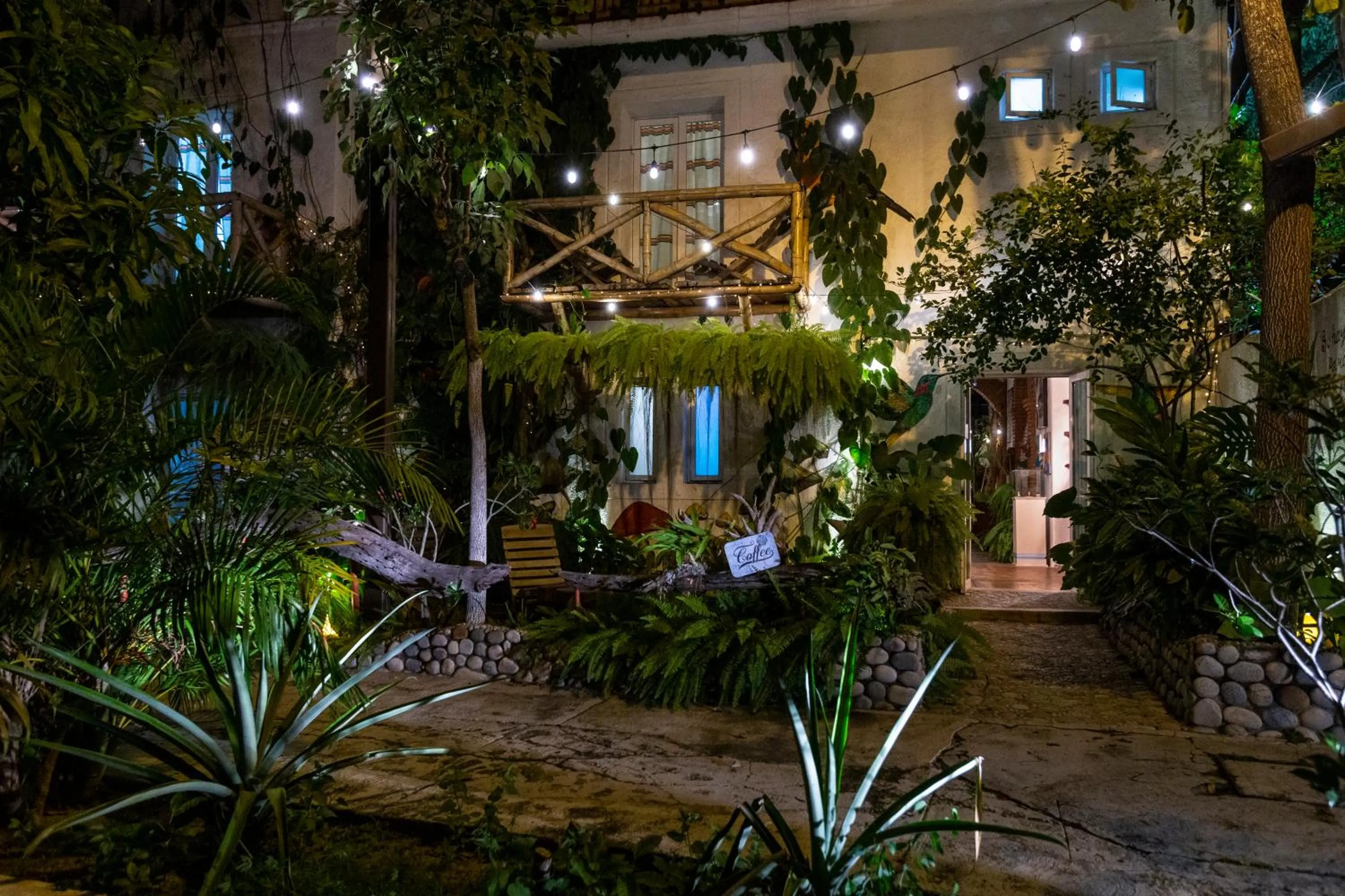 Property building in Hotel Casa Lasibe Café
