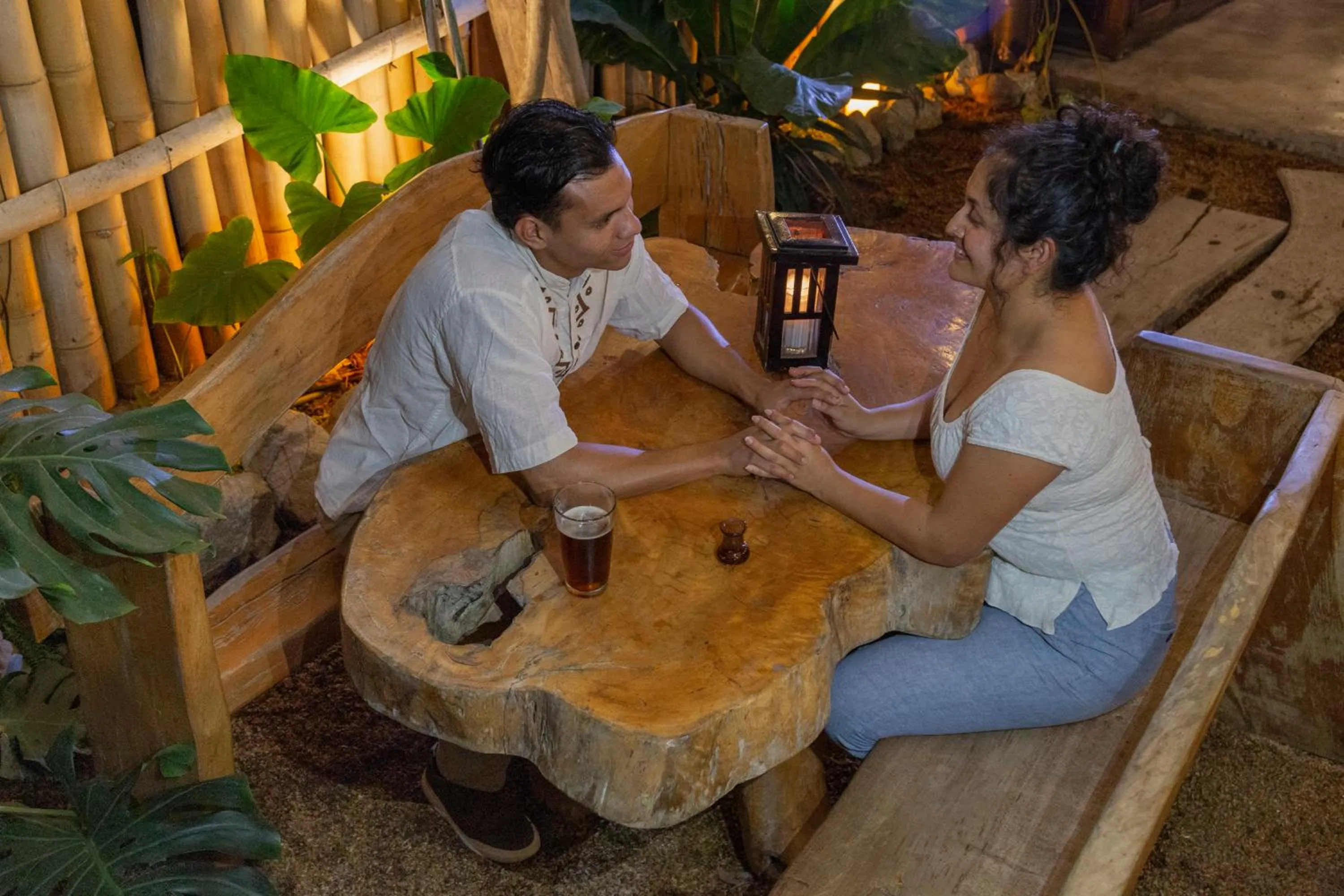 People in Hotel Casa Lasibe Café