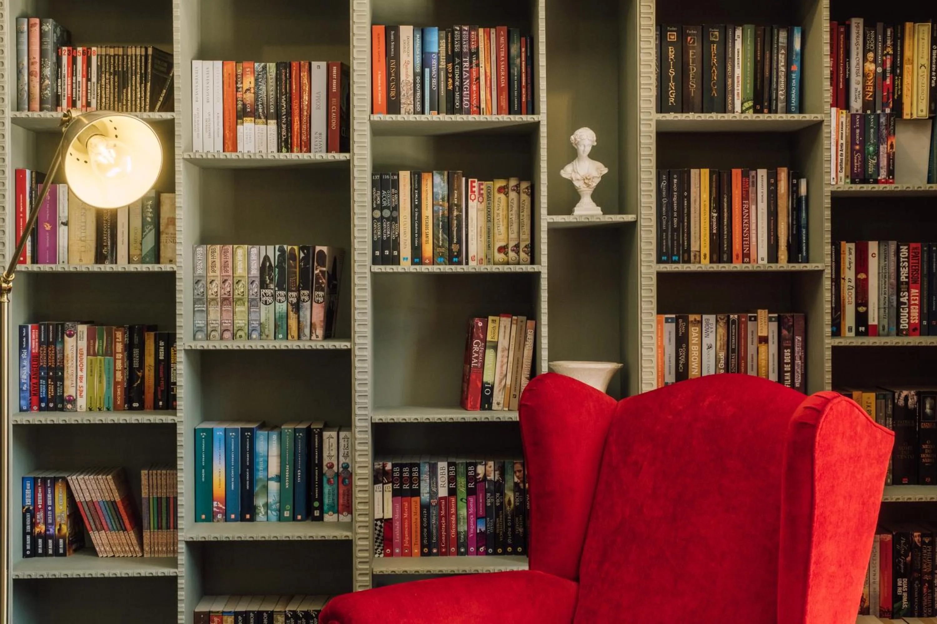 Library in Palacete do Guerreiro Charme Hotel & SPA