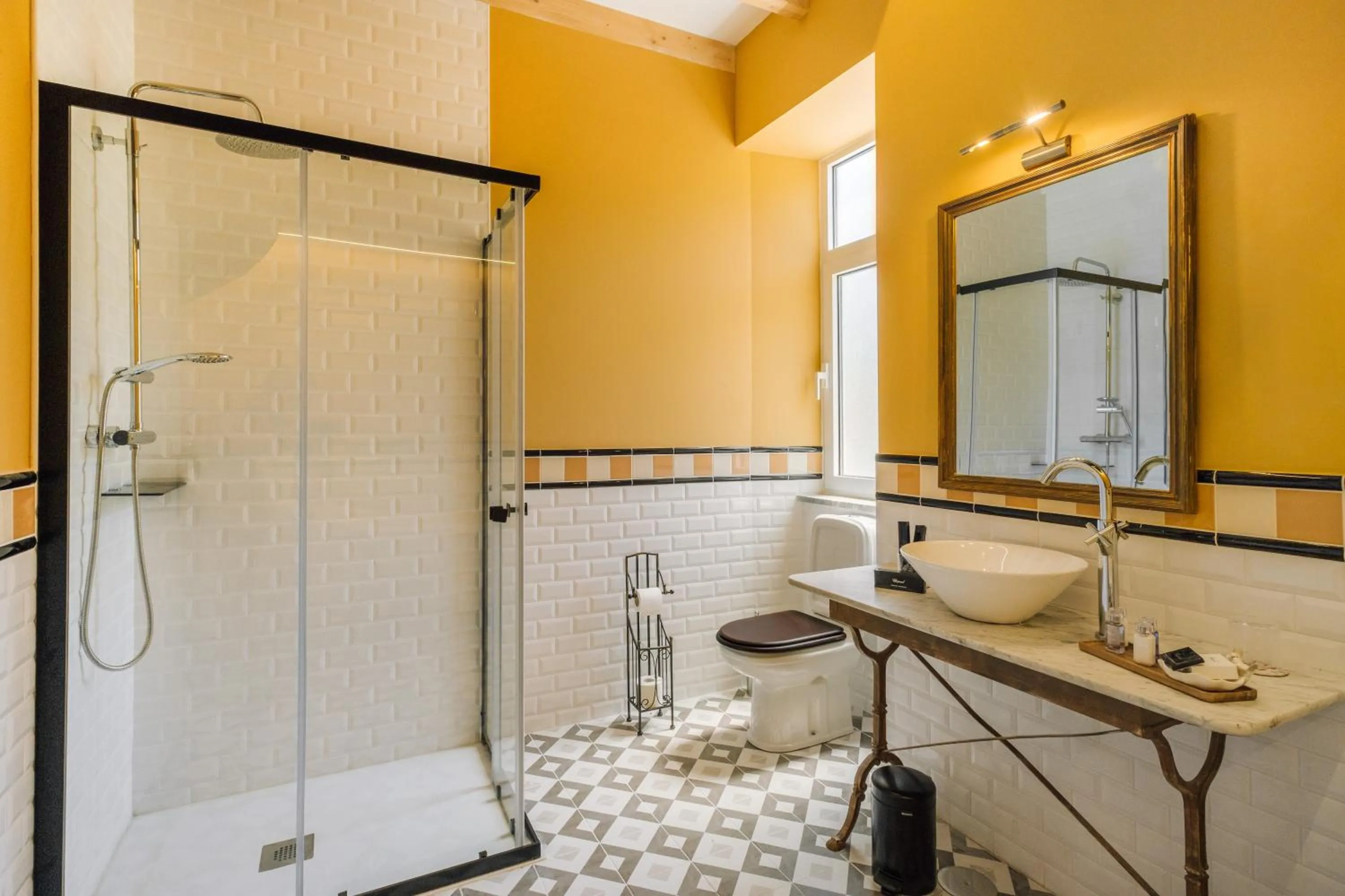Shower in Palacete do Guerreiro Charme Hotel & SPA