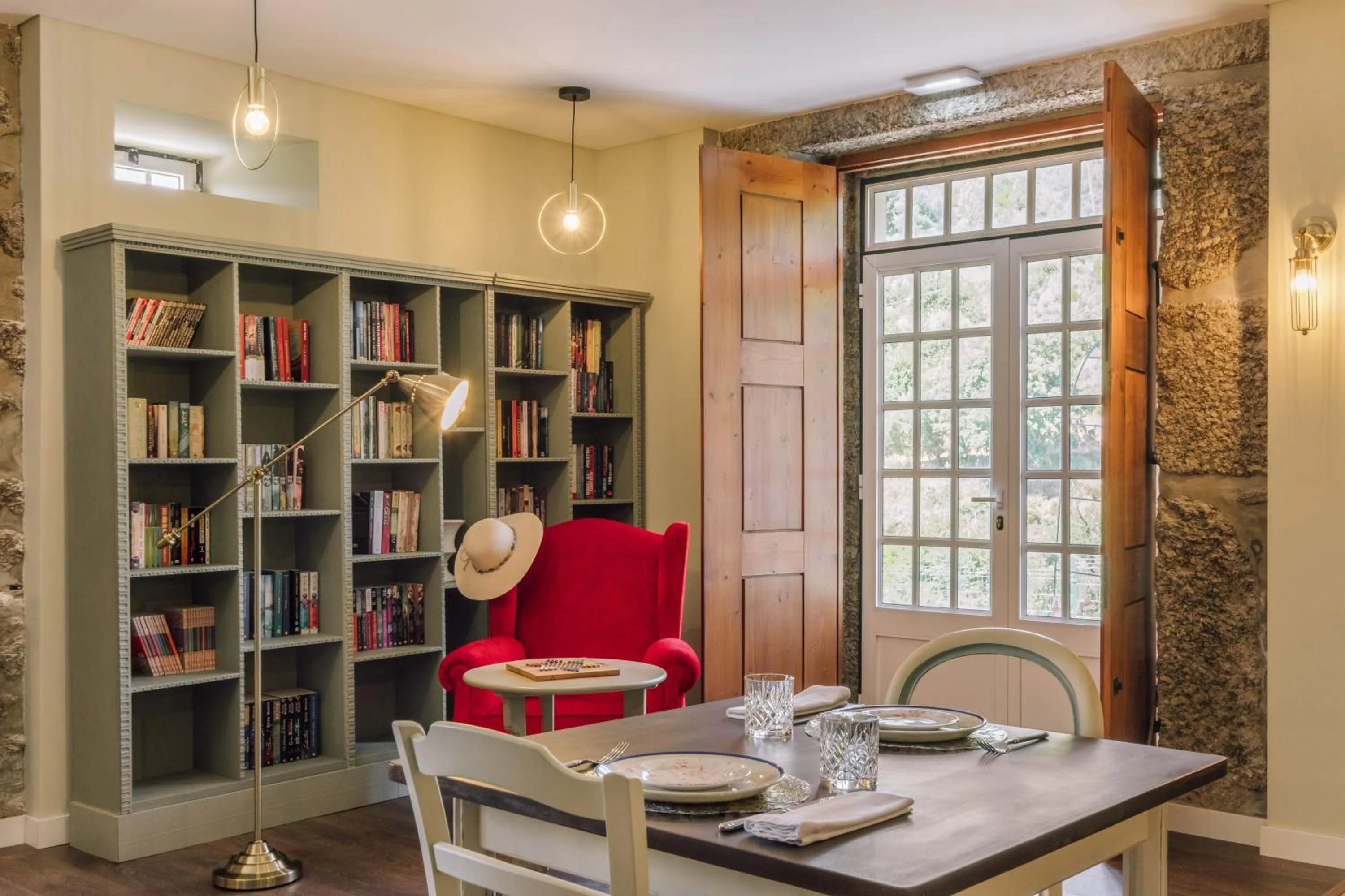 Library in Palacete do Guerreiro Charme Hotel & SPA
