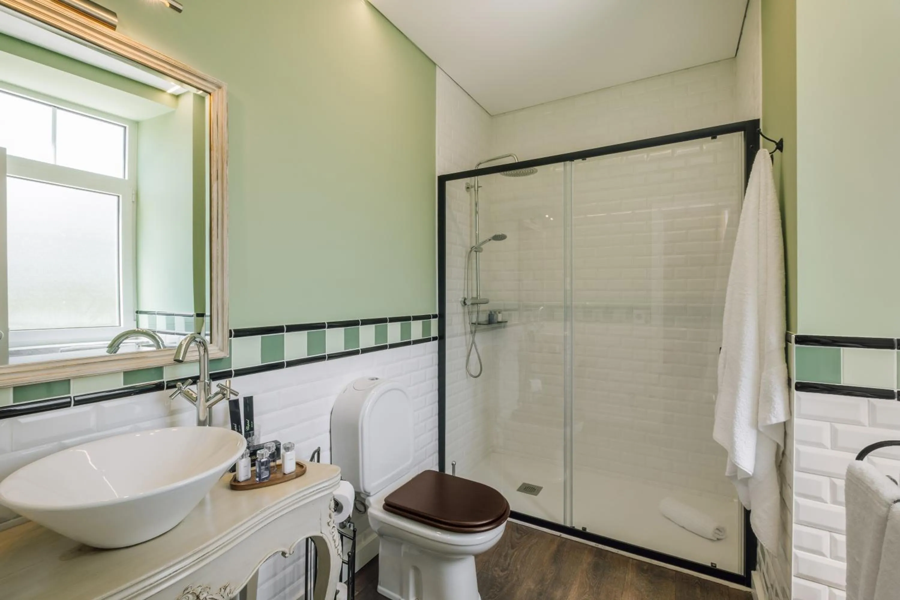 Shower in Palacete do Guerreiro Charme Hotel & SPA