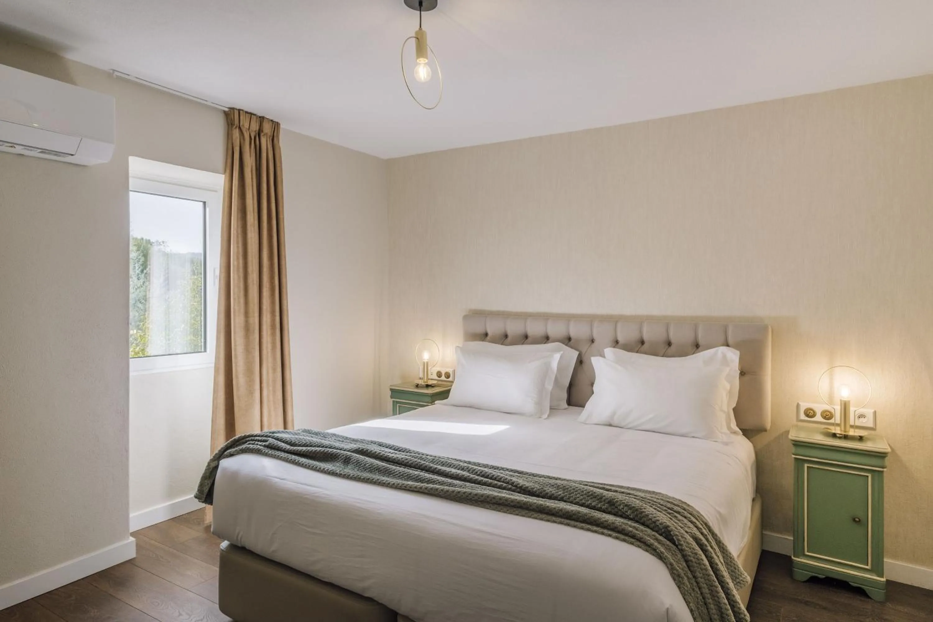 View (from property/room), Bed in Palacete do Guerreiro Charme Hotel & SPA