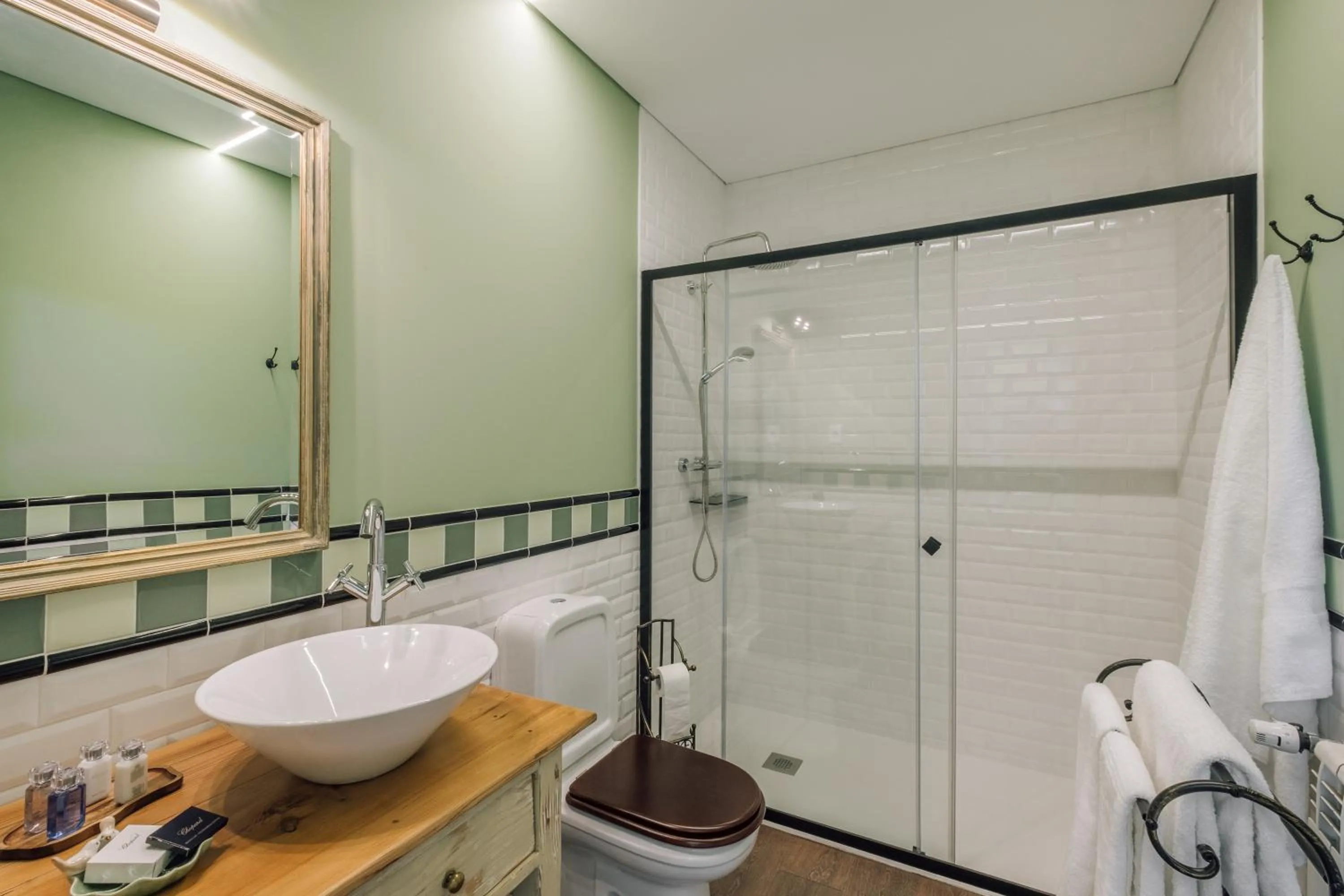 Shower in Palacete do Guerreiro Charme Hotel & SPA
