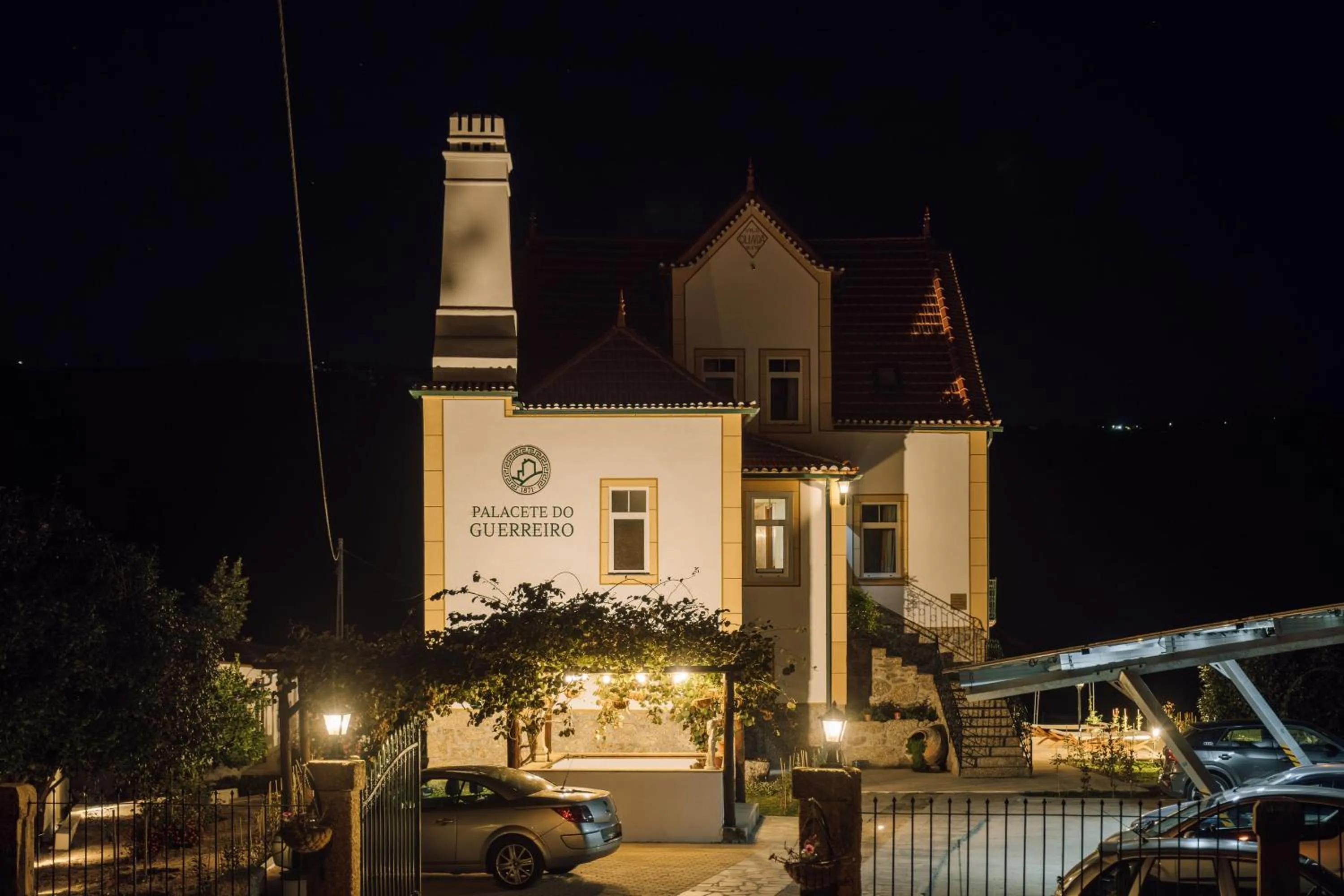 Facade/entrance in Palacete do Guerreiro Charme Hotel & SPA