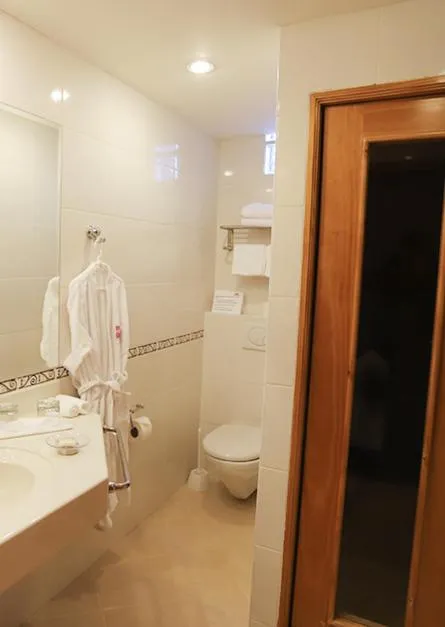 Bathroom in Hotel Andino Club - Hotel Asociado Casa Andina