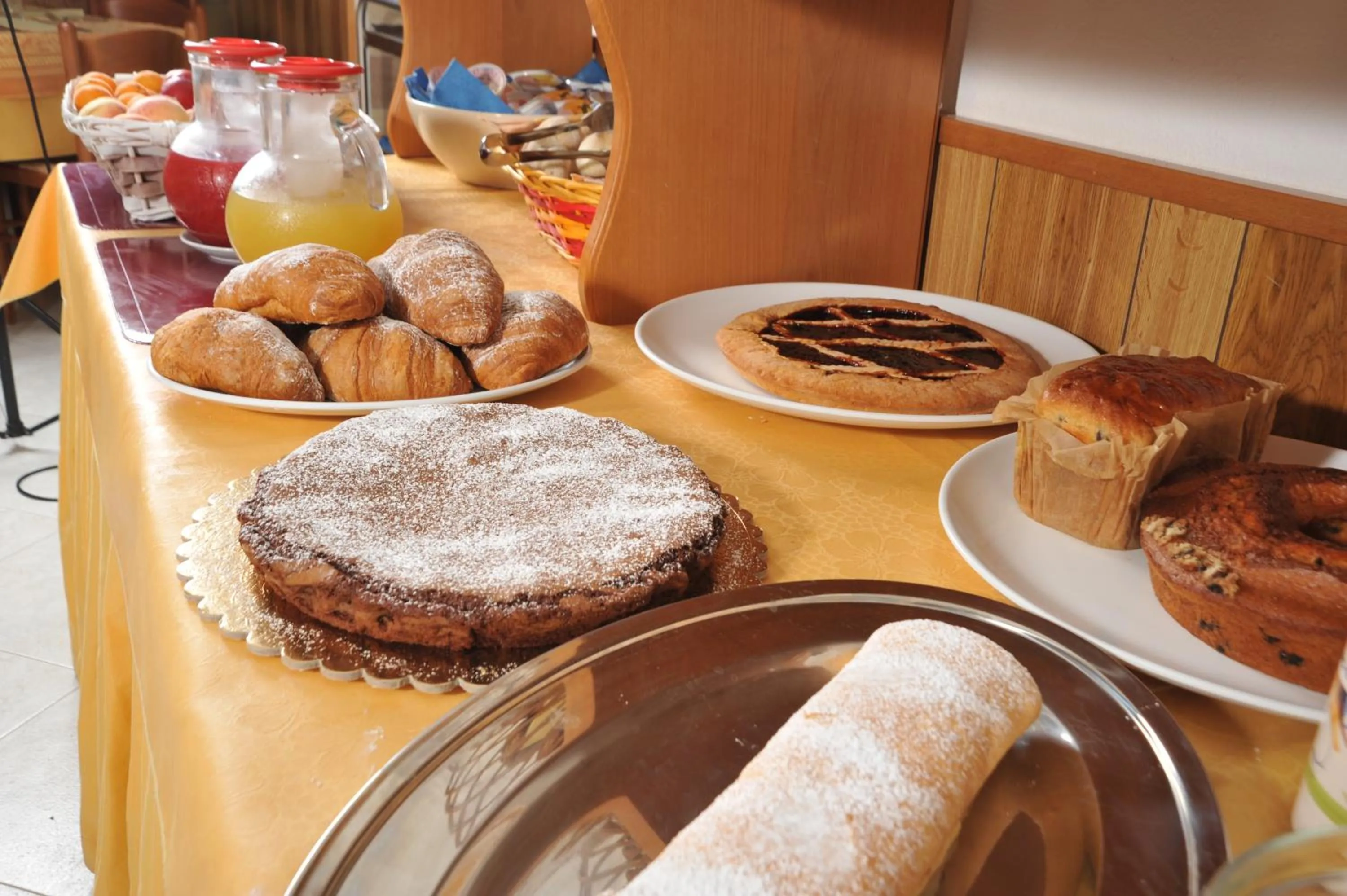 Buffet breakfast in Albergo Torrente