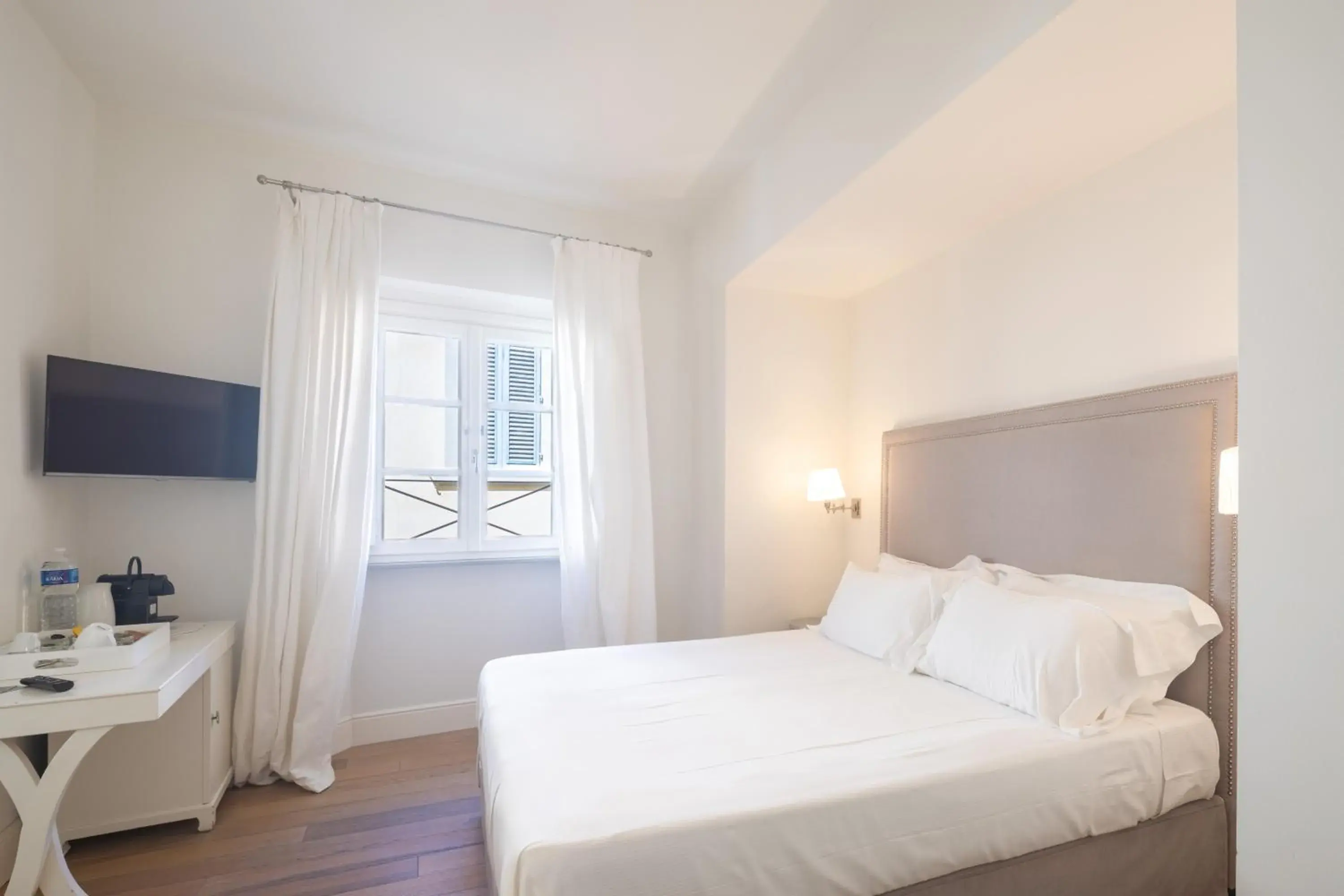 Large Double Room in Hall Suites Large Double Room in Hall Suites