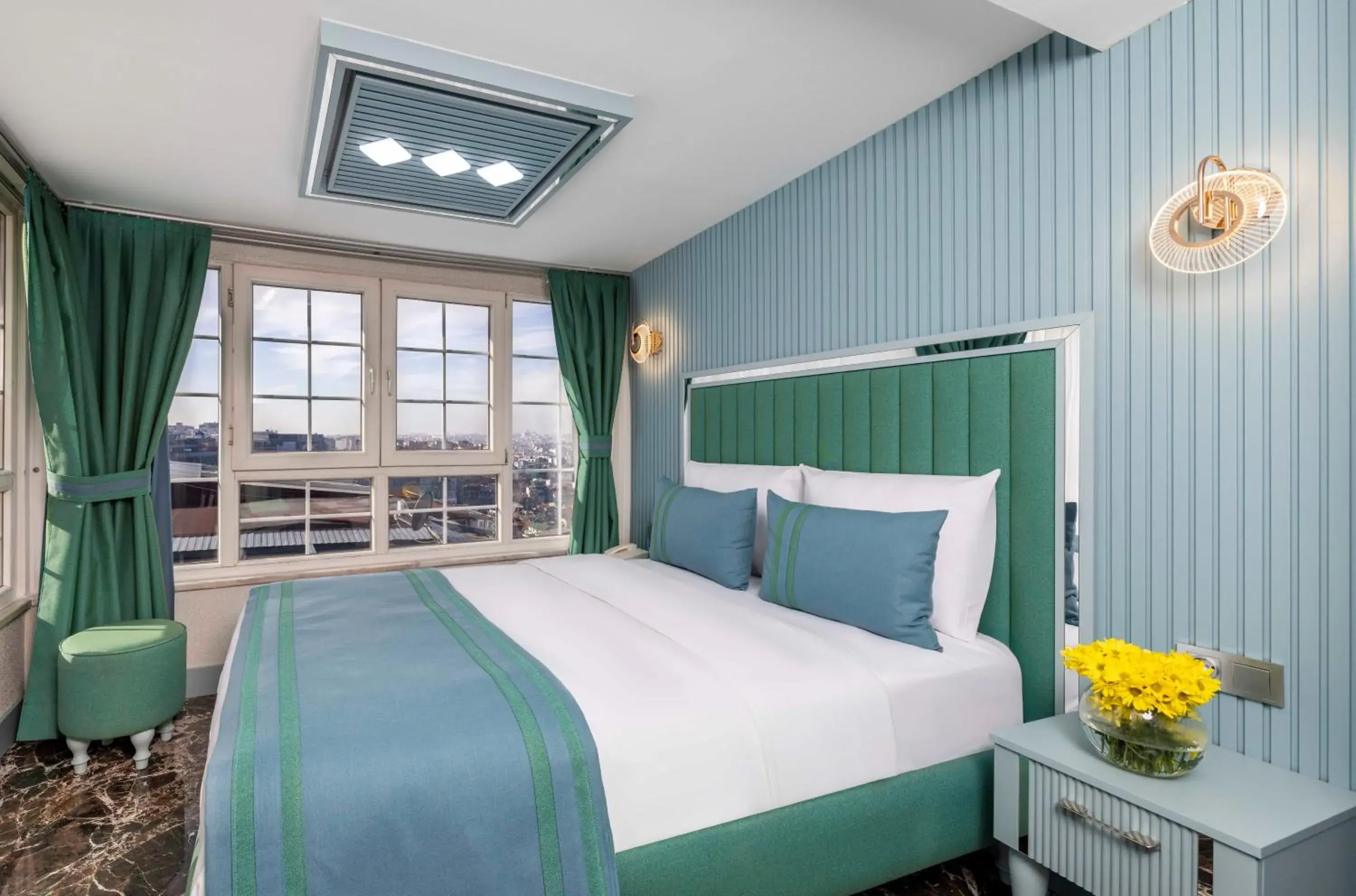 Bed in Santa Rio Gold Taxim Hotel Bed in Santa Rio Gold Taxim Hotel