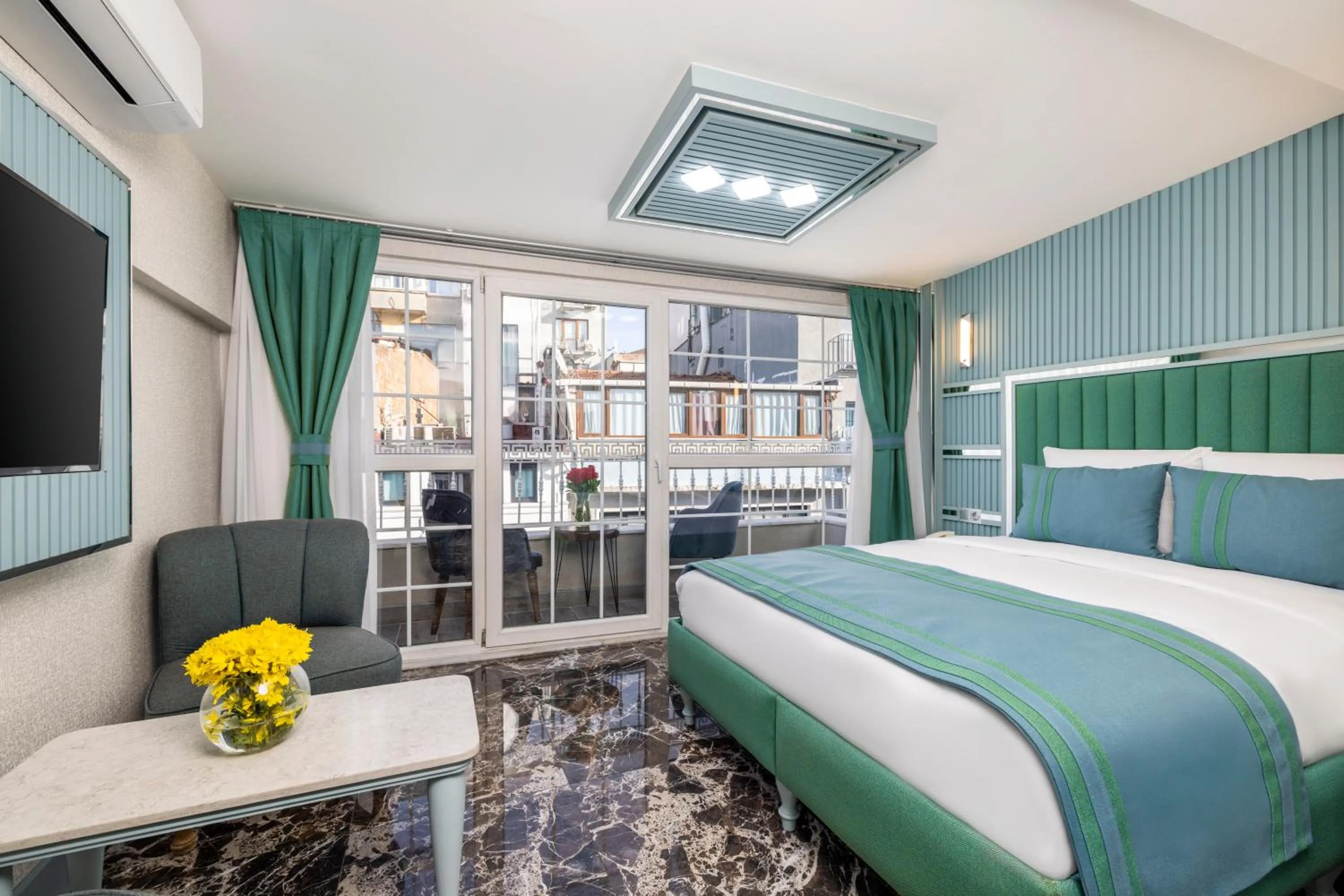 Bed in Santa Rio Gold Taxim Hotel