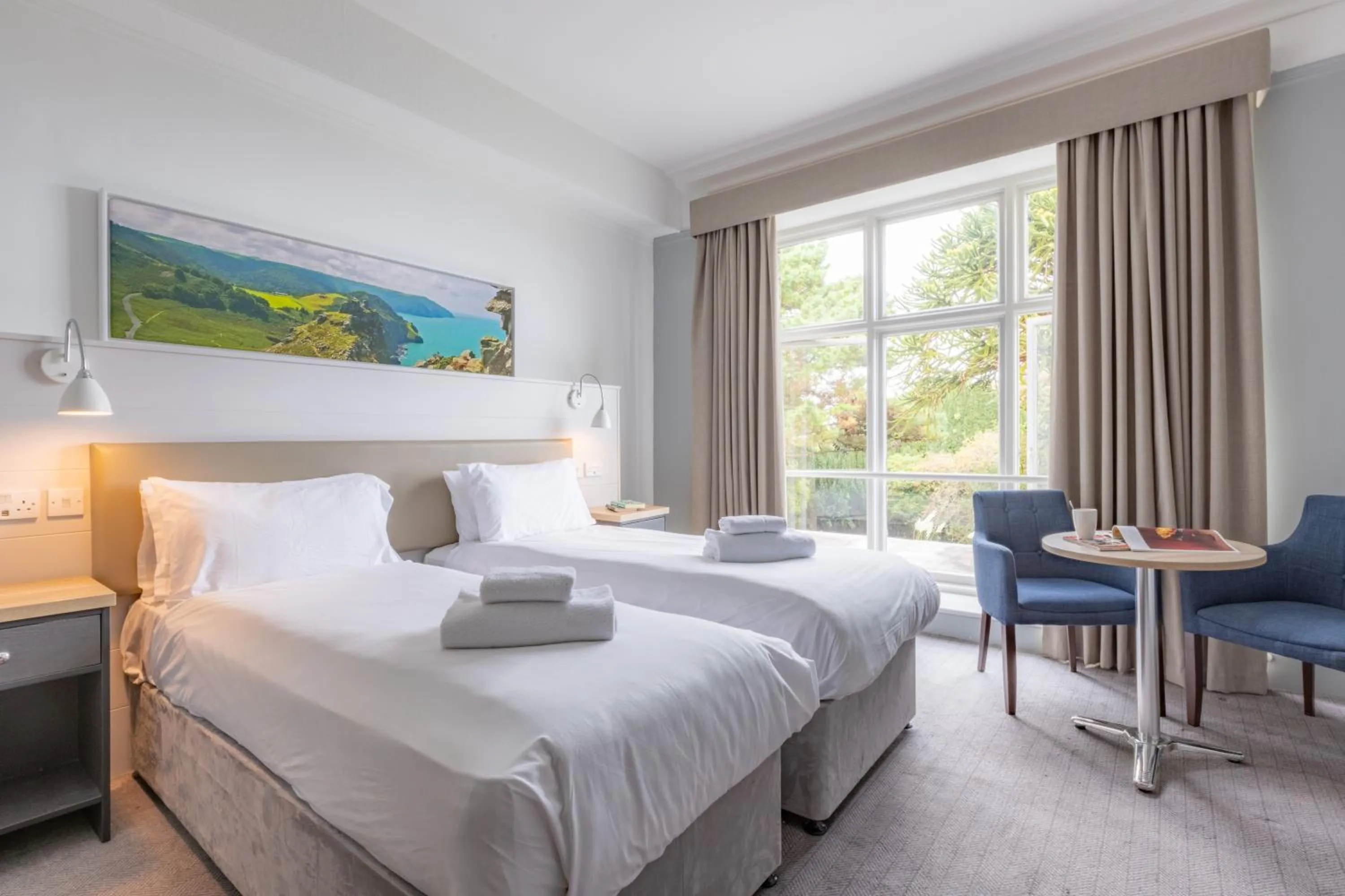 Photo of the whole room, Bed in The Valley of Rocks Hotel