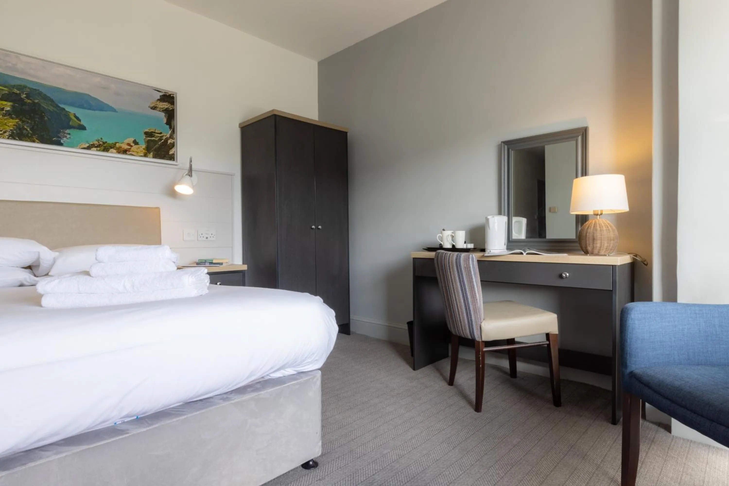 Photo of the whole room, Bed in The Valley of Rocks Hotel