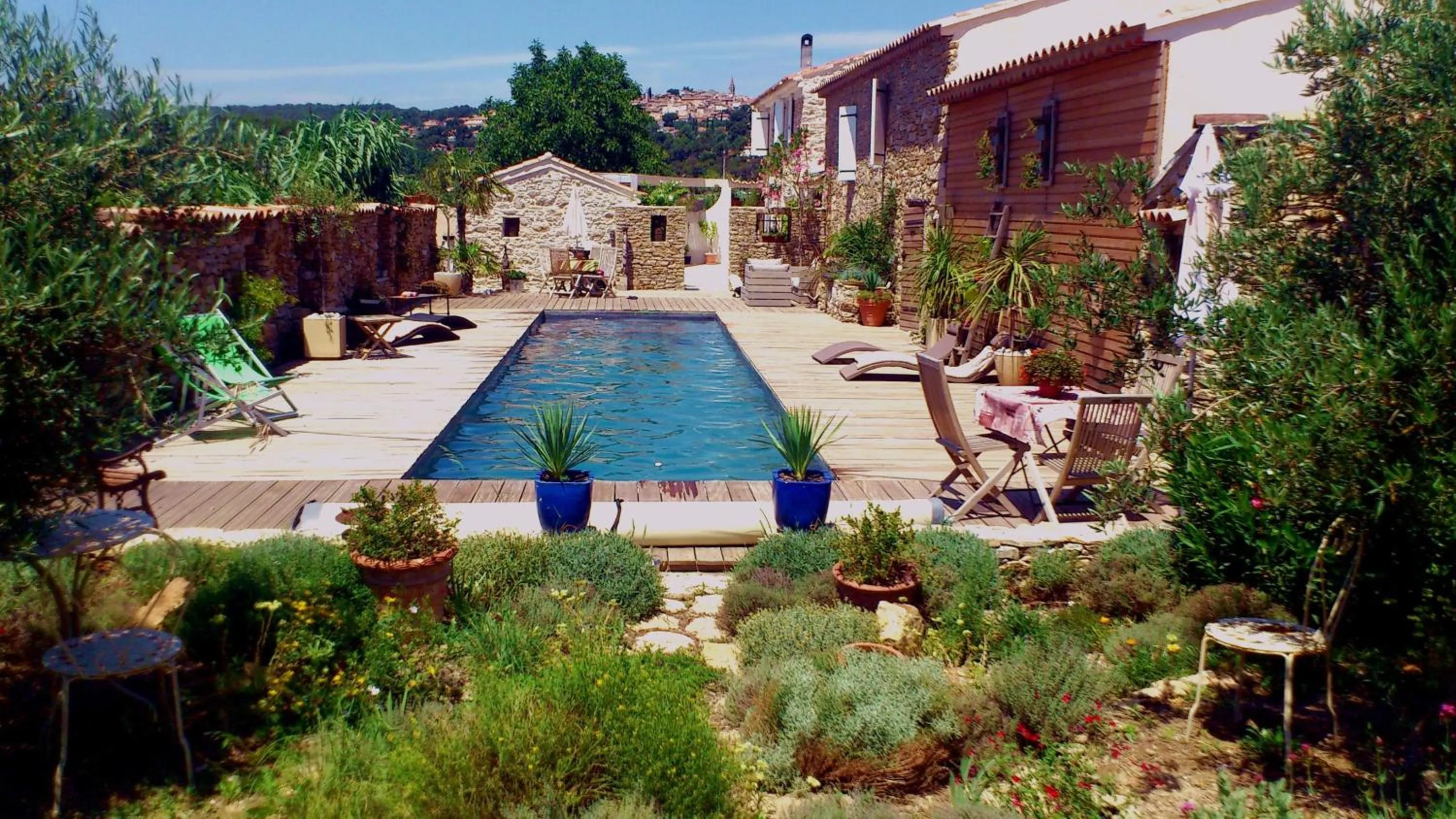 Swimming pool in La Bastide des Sources