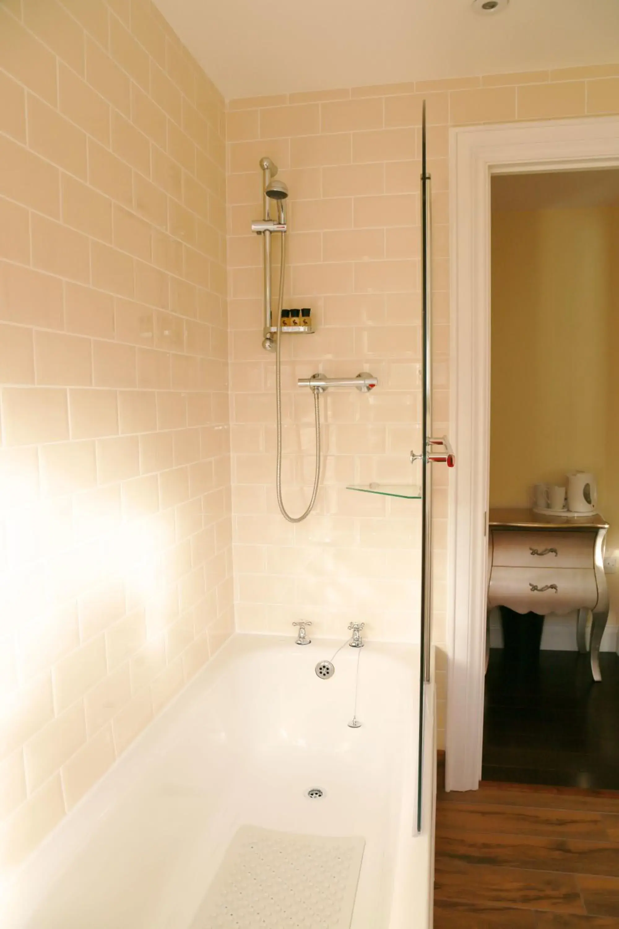 Deluxe Double Room with Bath in Number 8 The Townhouse Deluxe Double Room with Bath in Number 8 The Townhouse