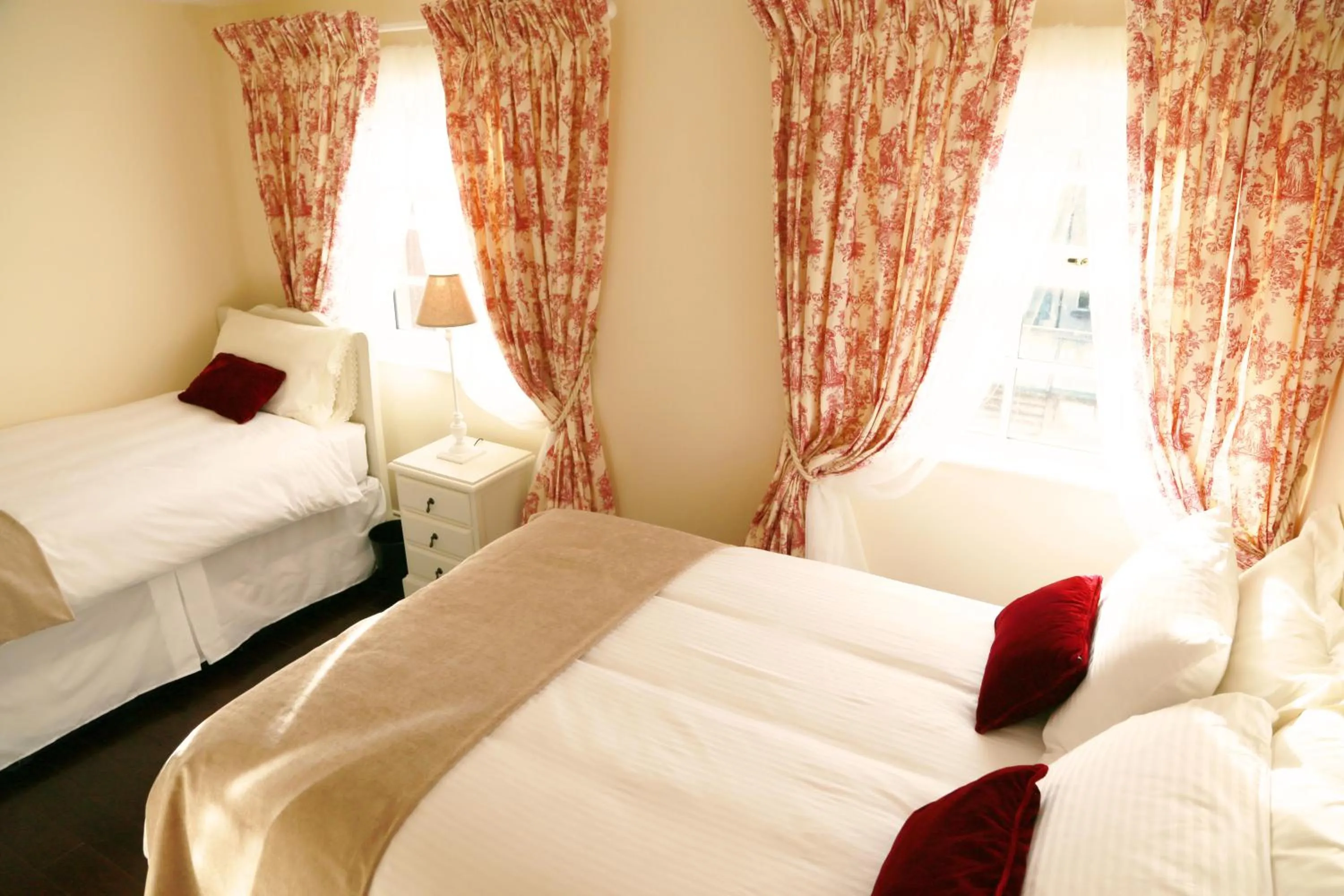 Bedroom, Bed in Number 8 The Townhouse