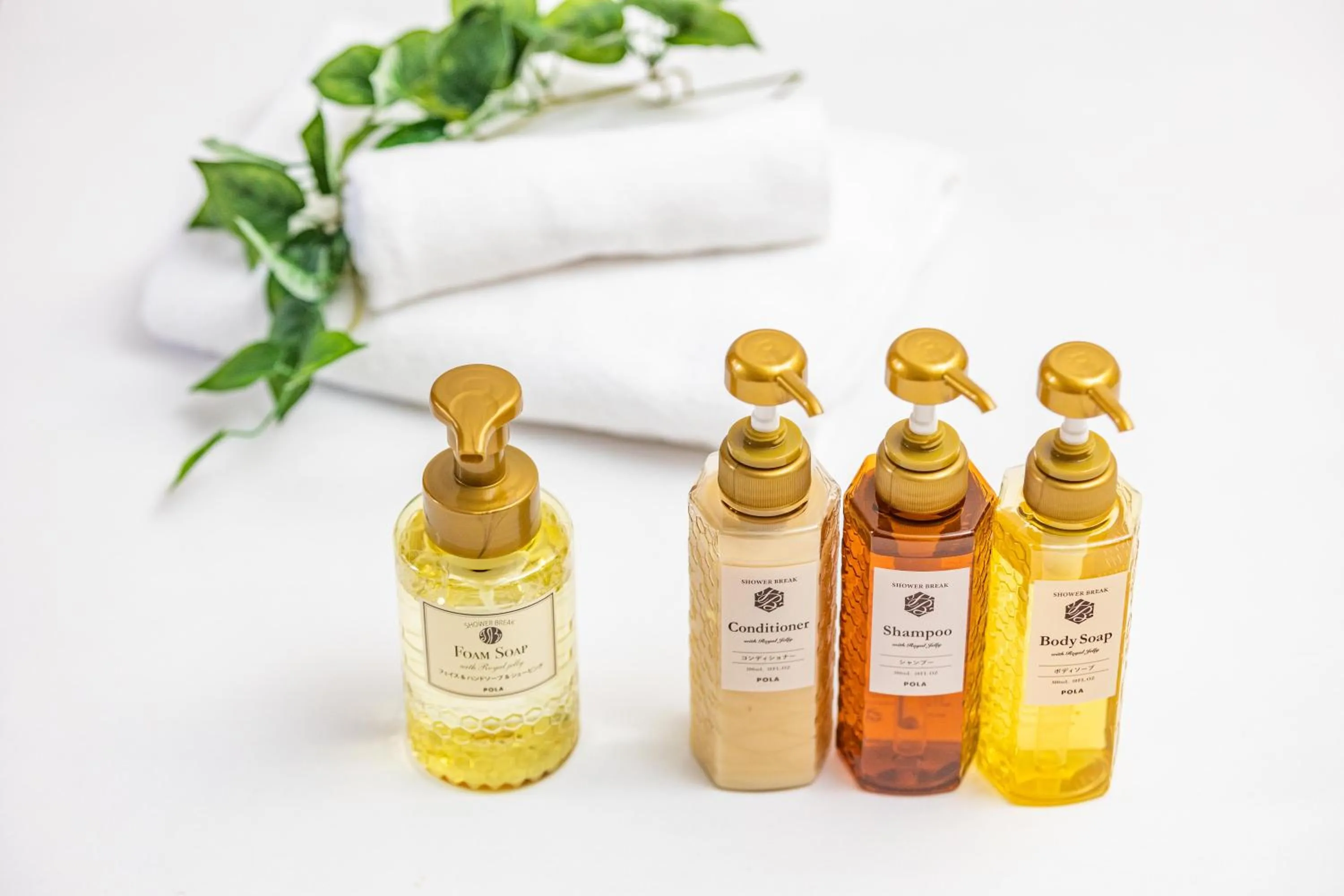 towels in TRINITY Gold
