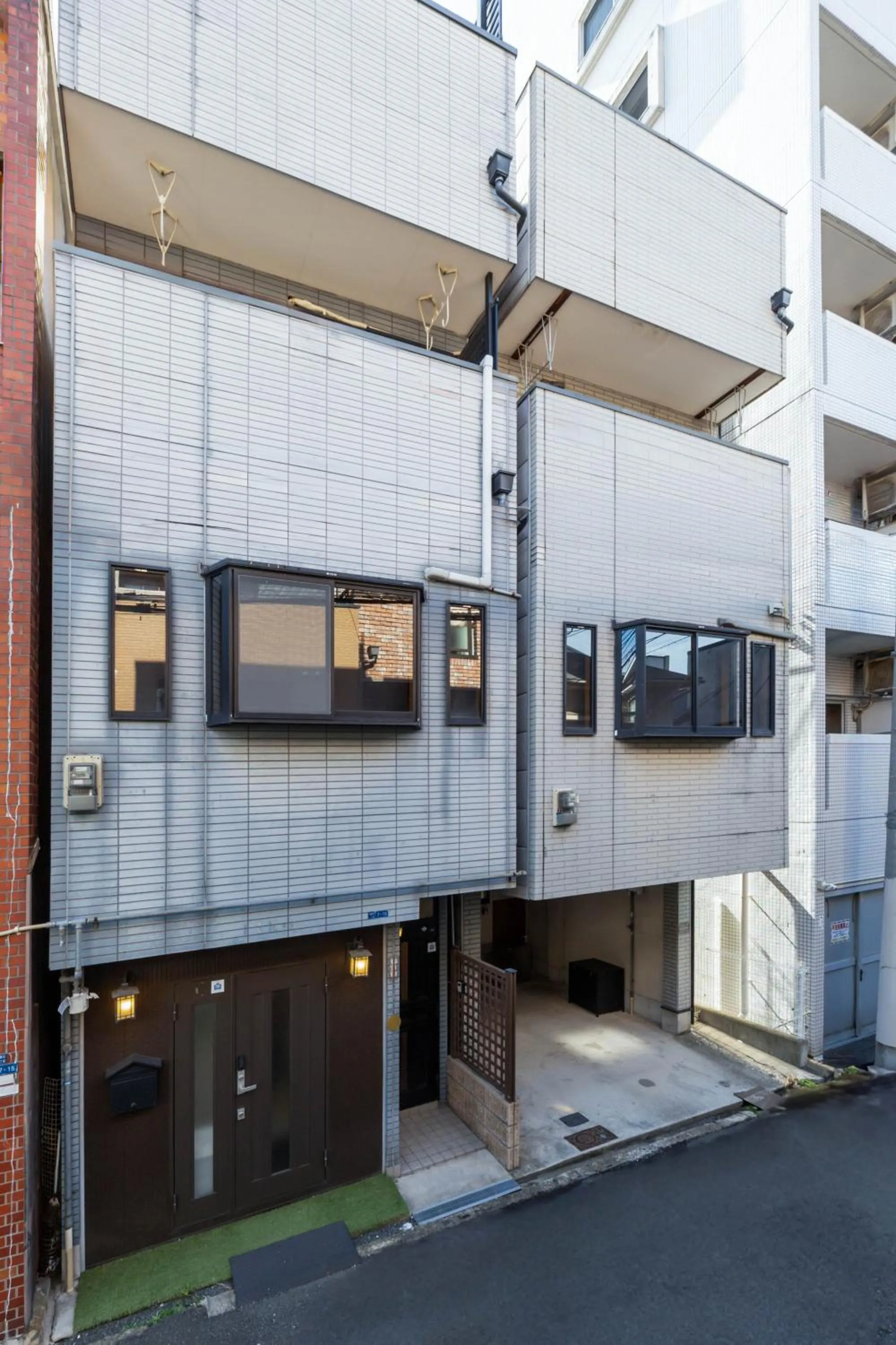 Property building in TRINITY Gold