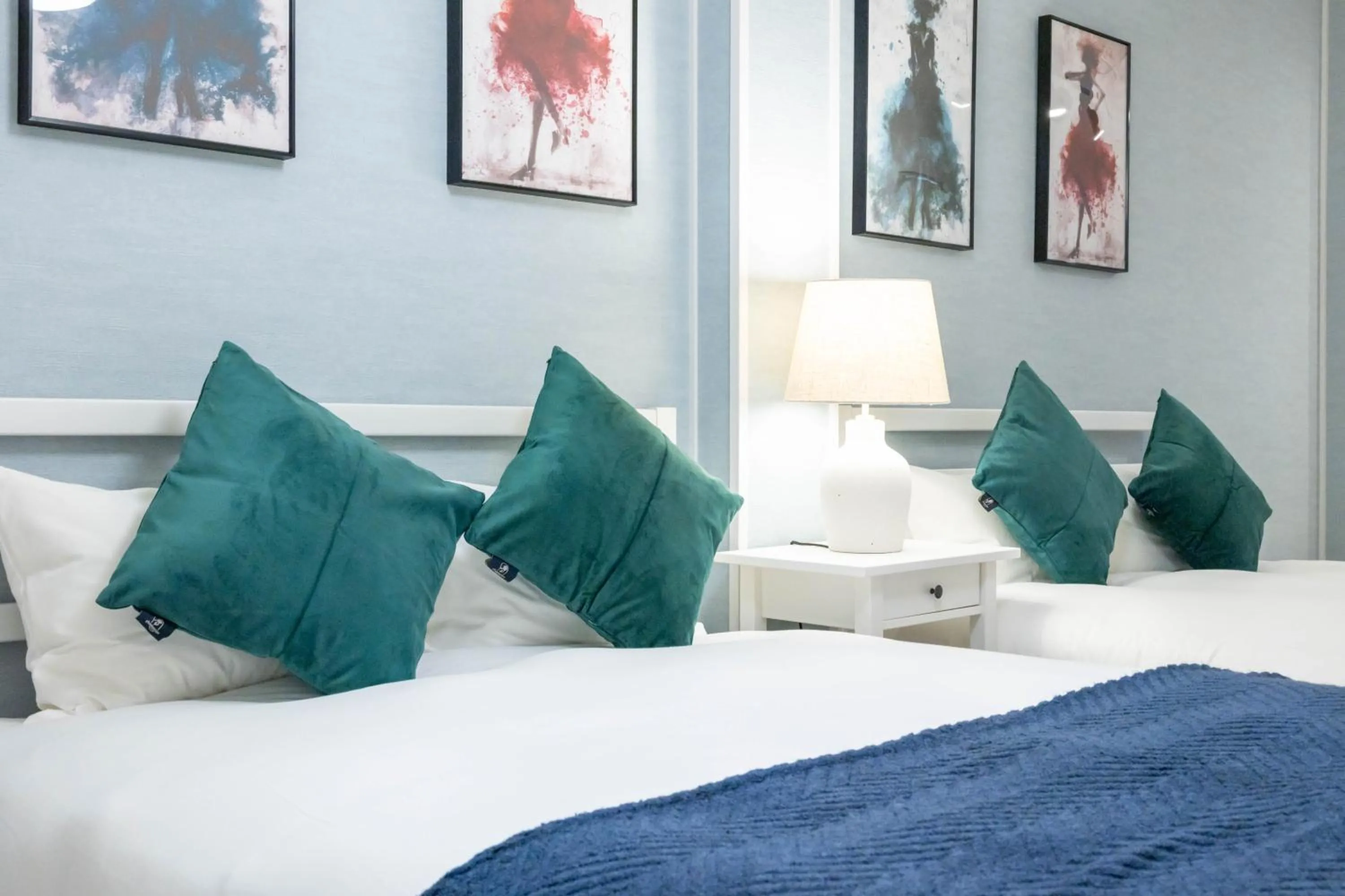 Bedroom, Bed in TRINITY Gold