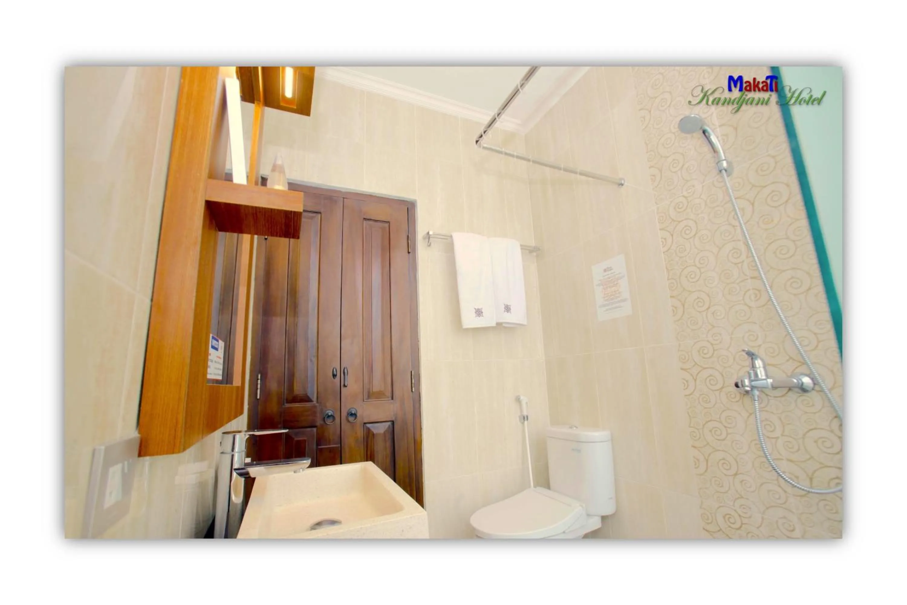 Shower in Rumah Kandjani By Makati