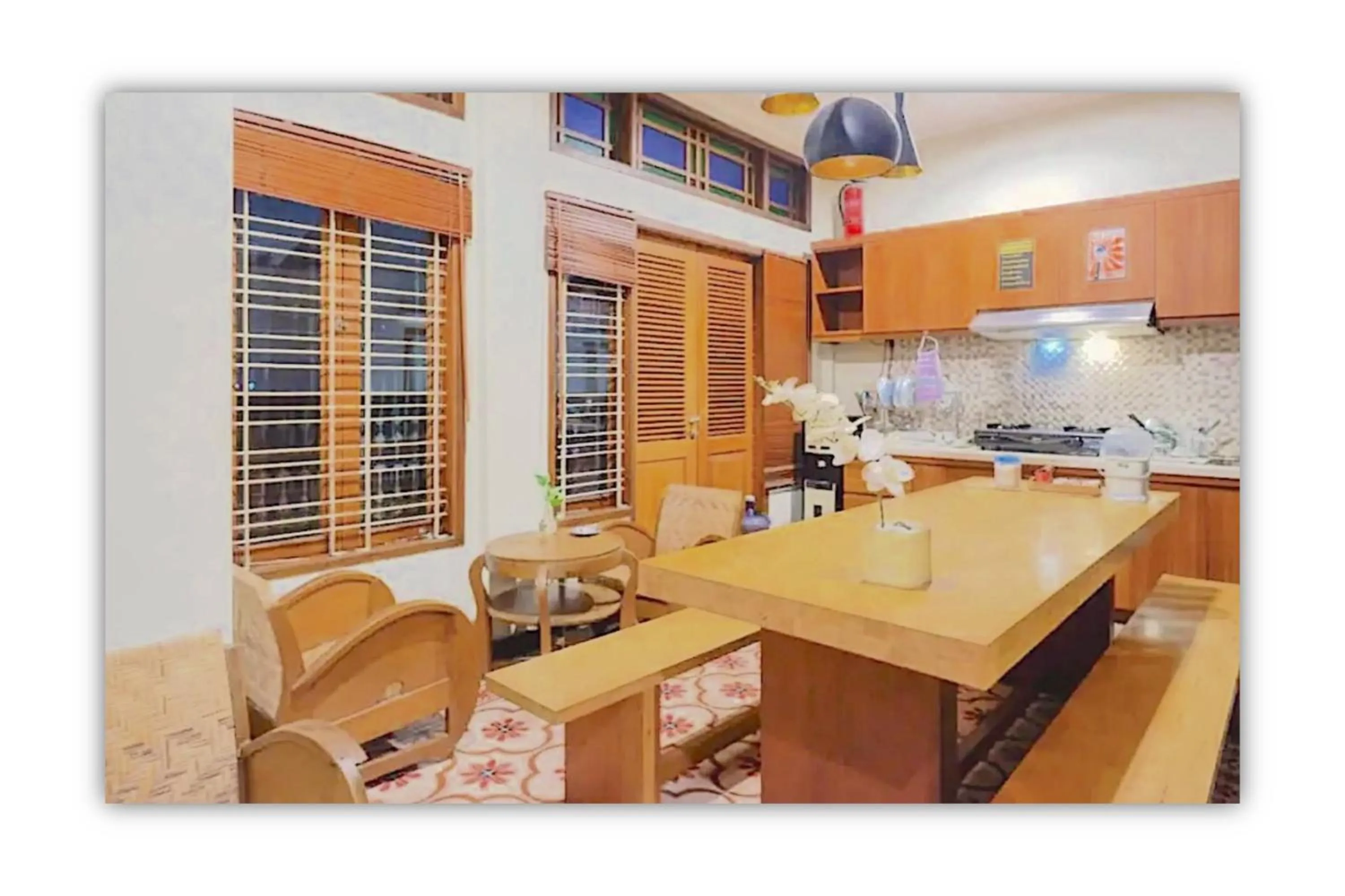 Kitchen or kitchenette in Rumah Kandjani By Makati