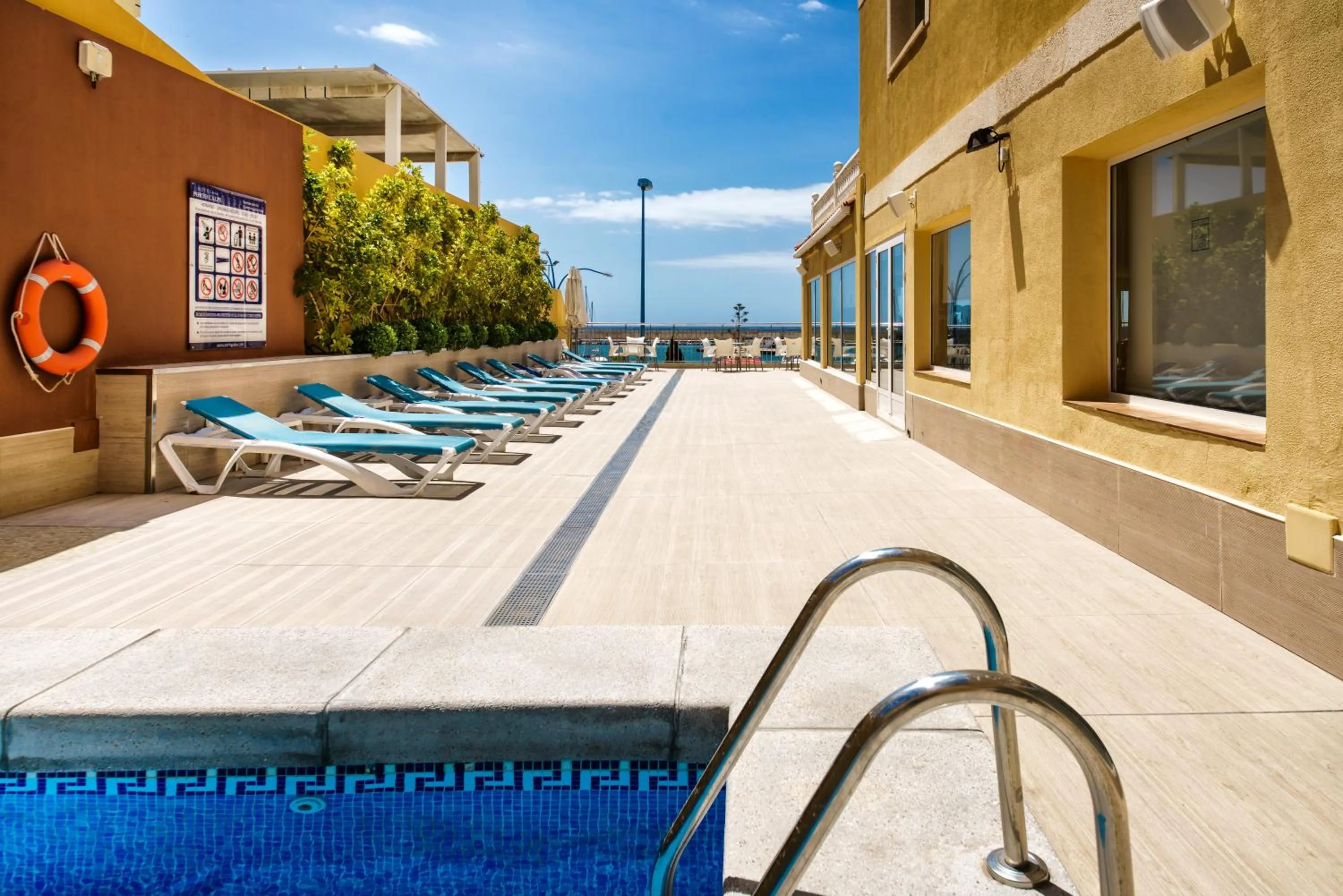 Swimming pool in Hotel Porto Calpe