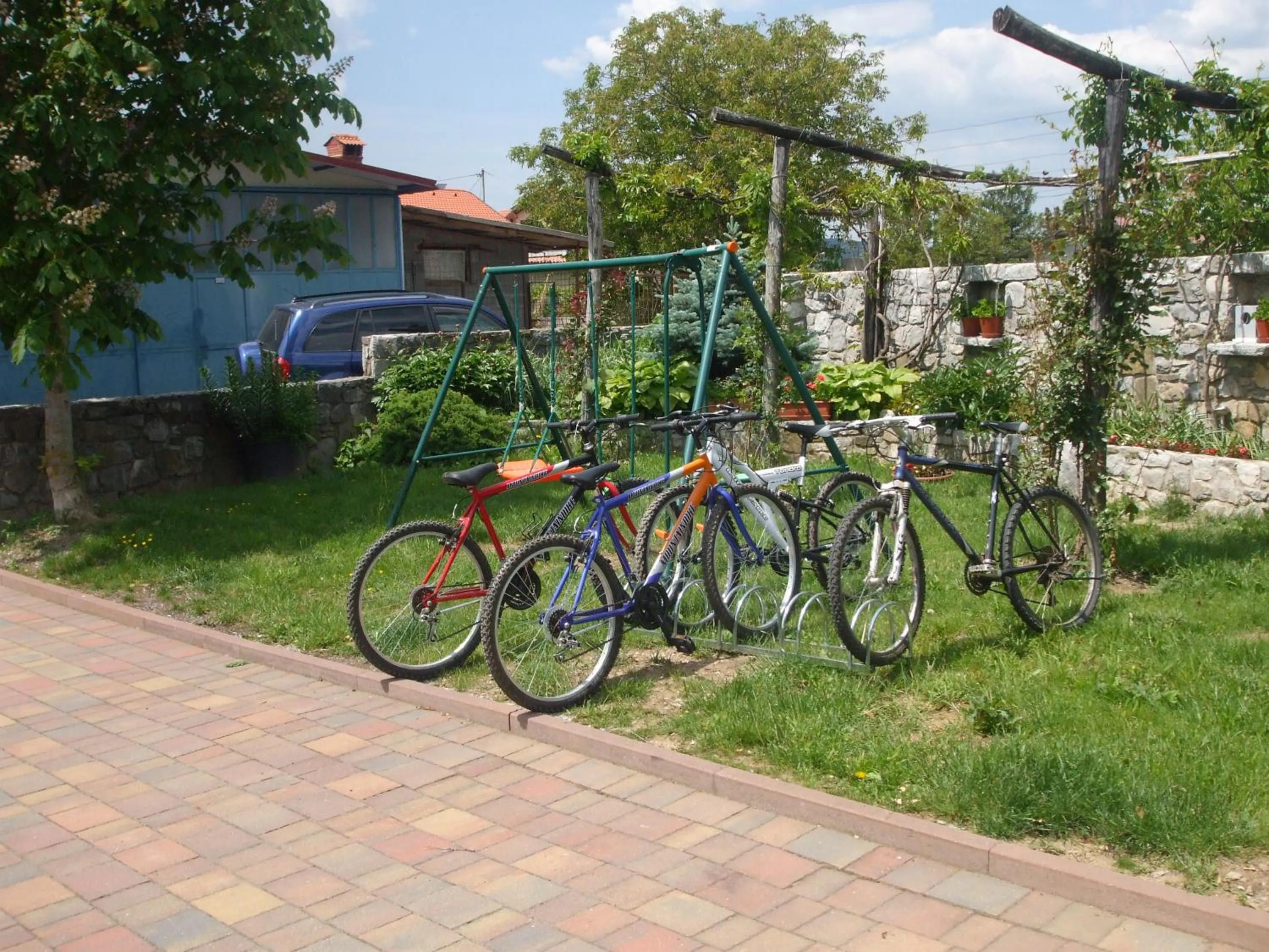 Cycling in Osterija Na Planinci