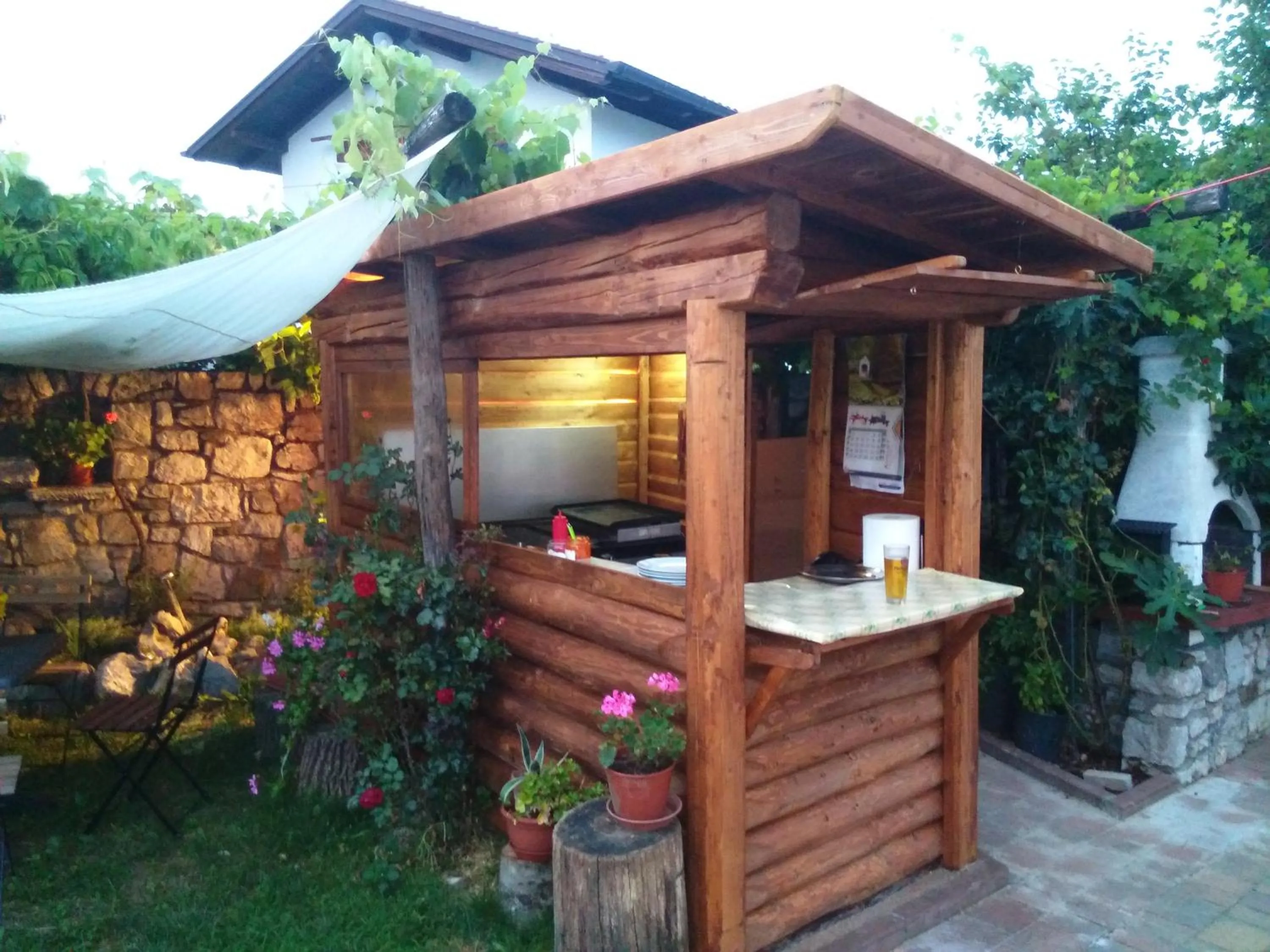 BBQ facilities in Osterija Na Planinci