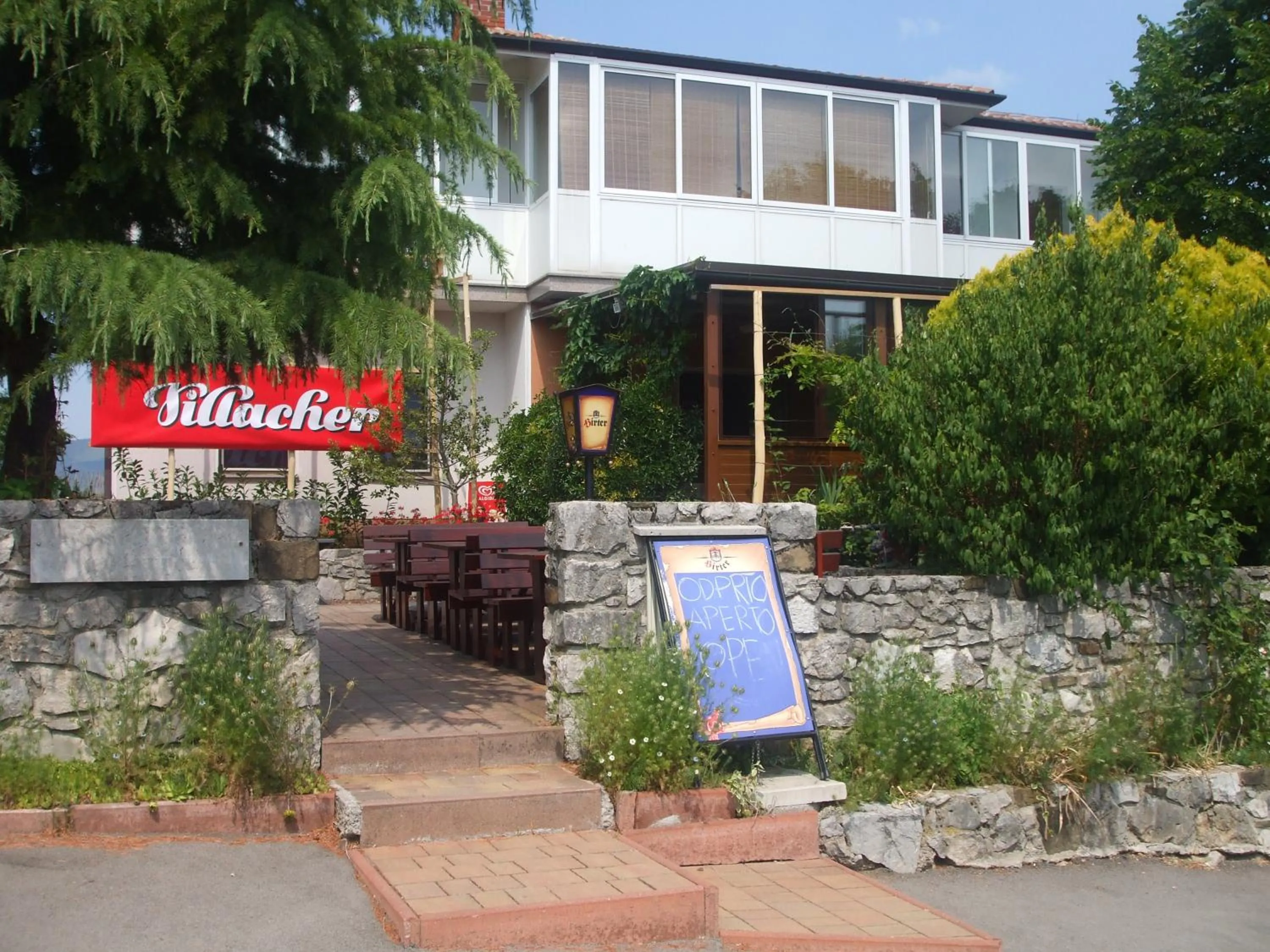 Facade/entrance in Osterija Na Planinci