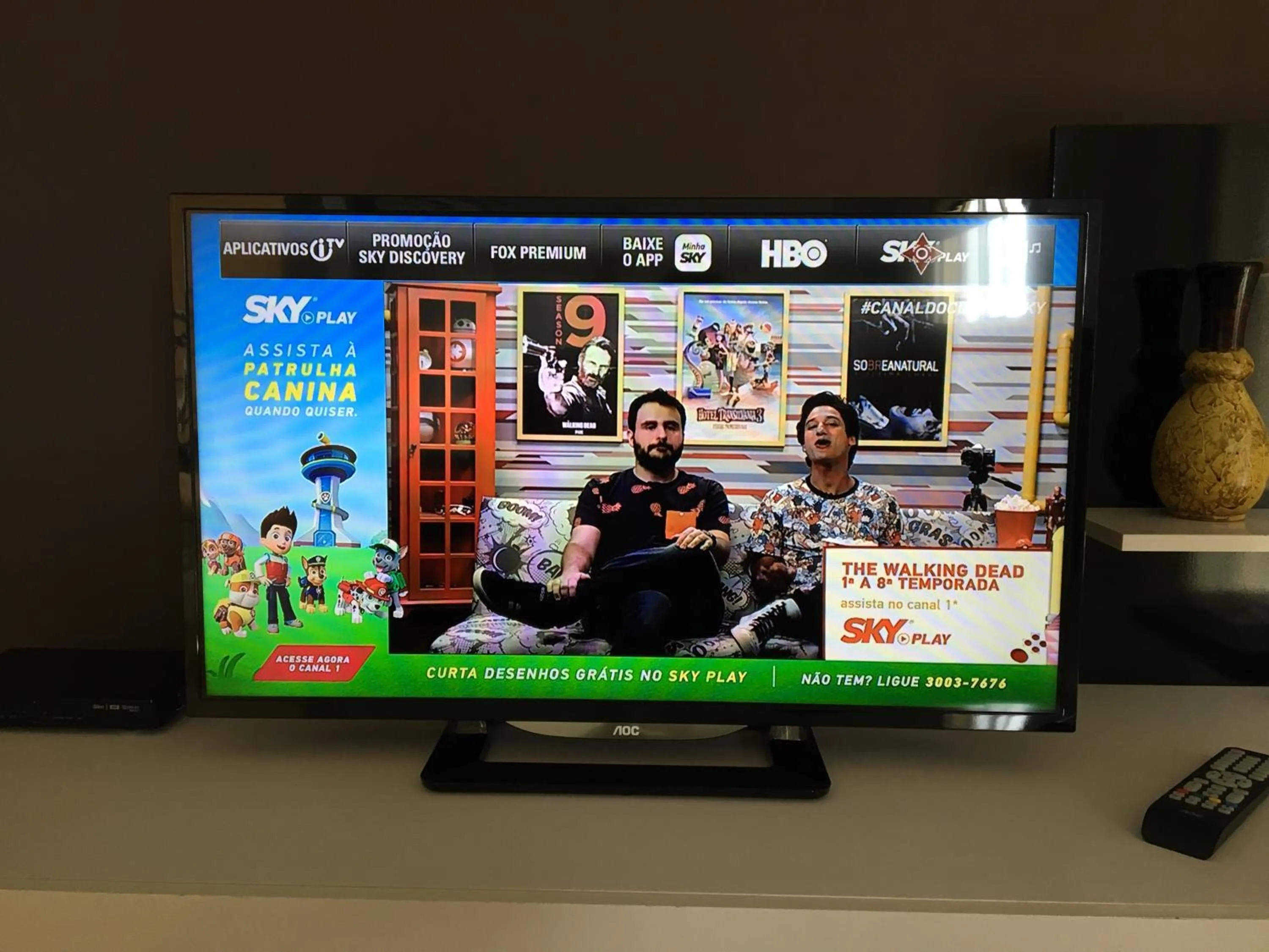 Communal lounge/ TV room in Flor Que Ri - Flats Mobiliados na Melhor Localização