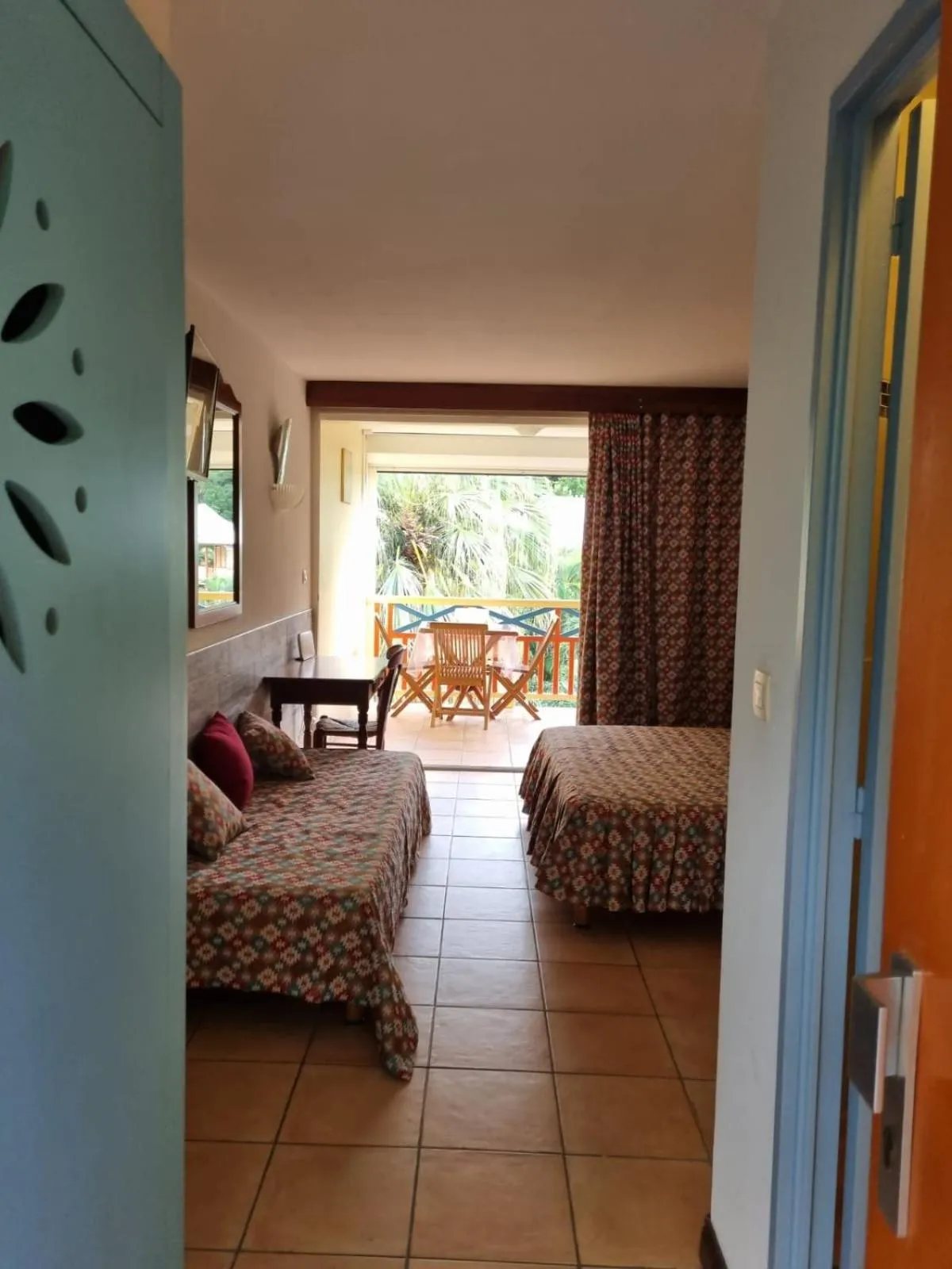 Photo of the whole room, Bed in Le Mahogany Rouge