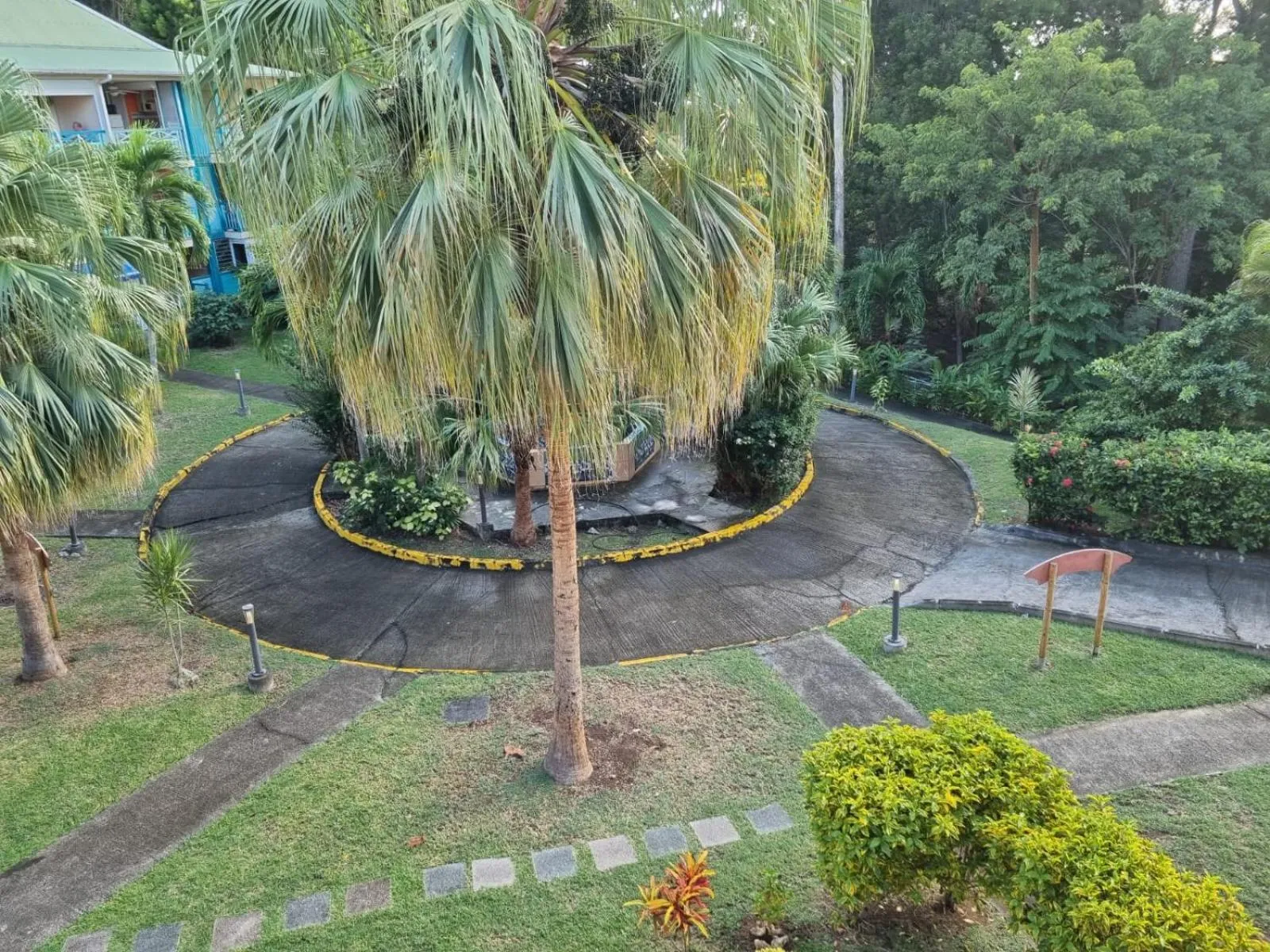 Garden in Le Mahogany Rouge