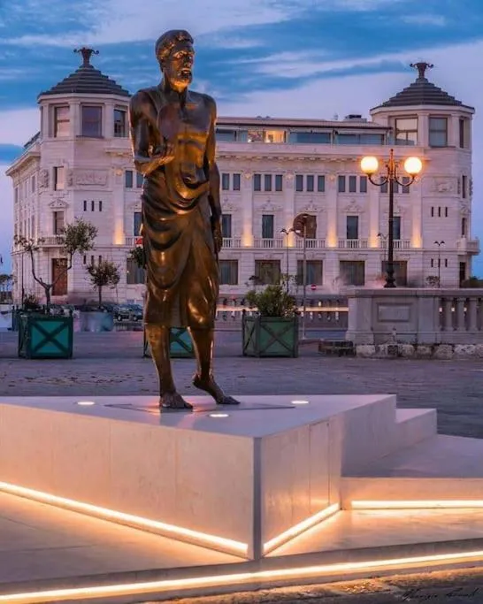 Nearby landmark in Riccio di Mare - Large and bright flat on the sea