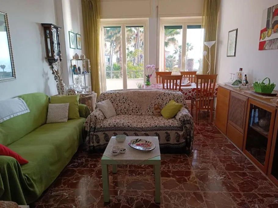 Seating area in Riccio di Mare - Large and bright flat on the sea