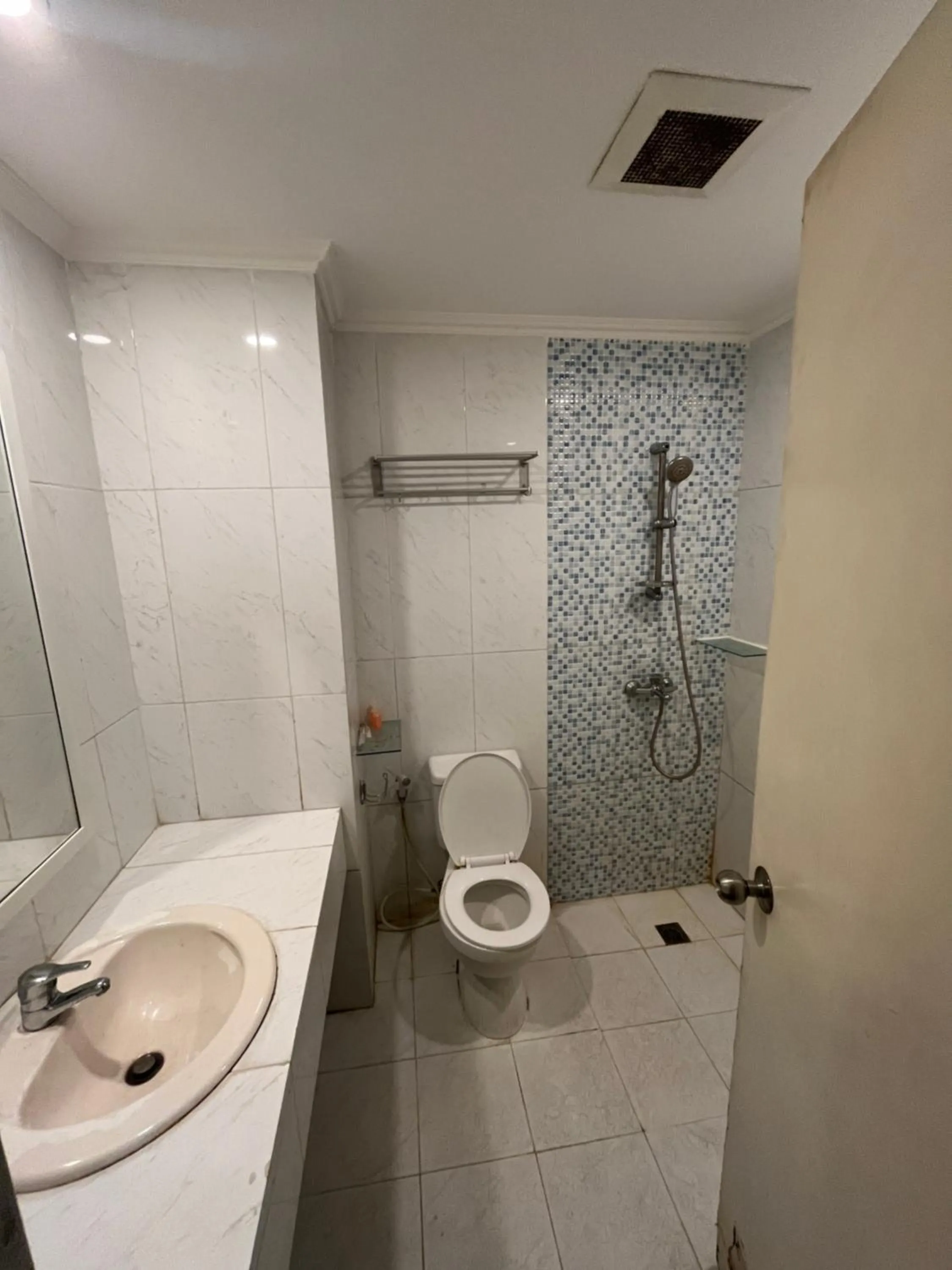 Bathroom in Hotel O Kebayoran