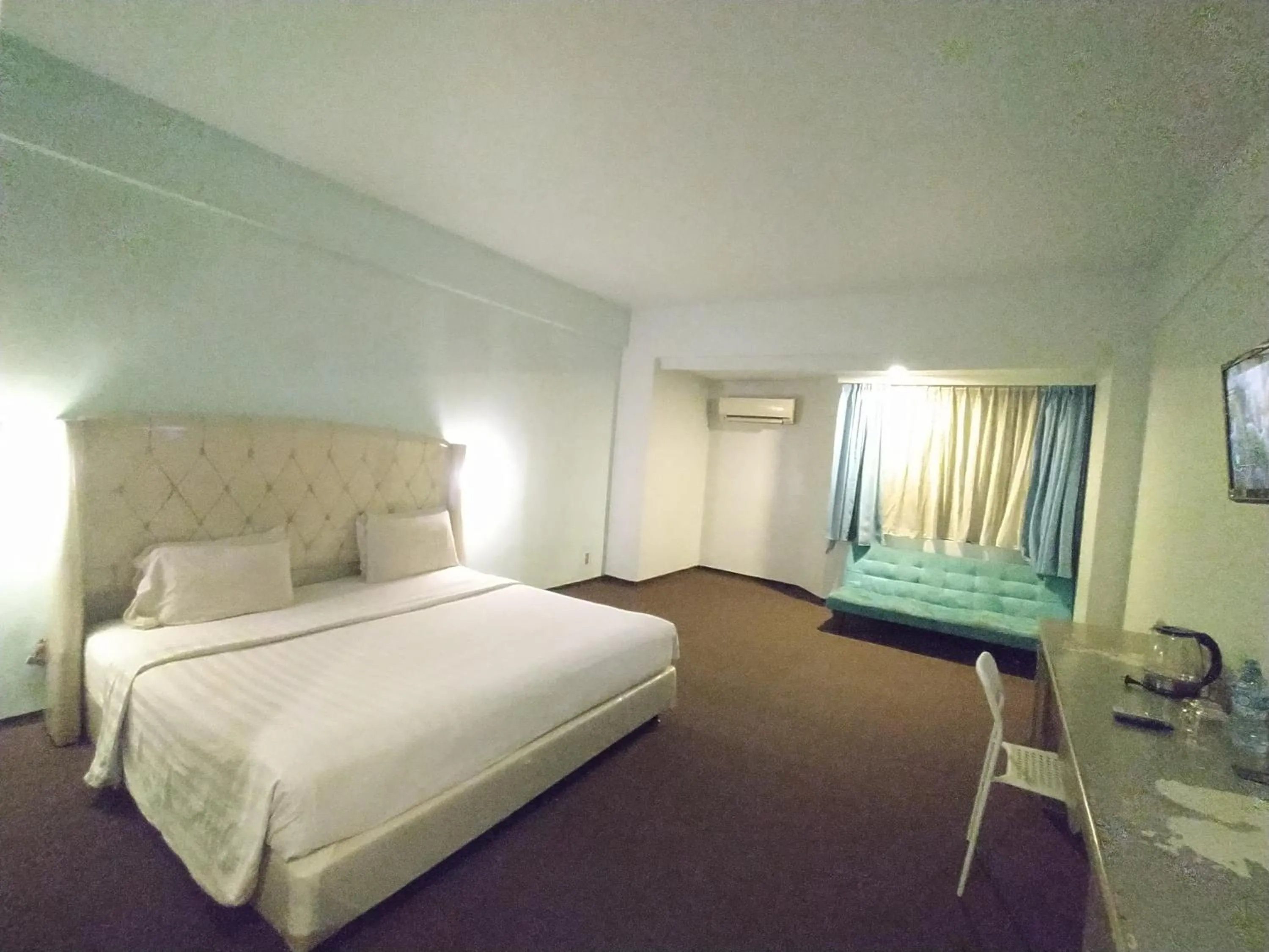 Bedroom, Bed in Hotel O Kebayoran