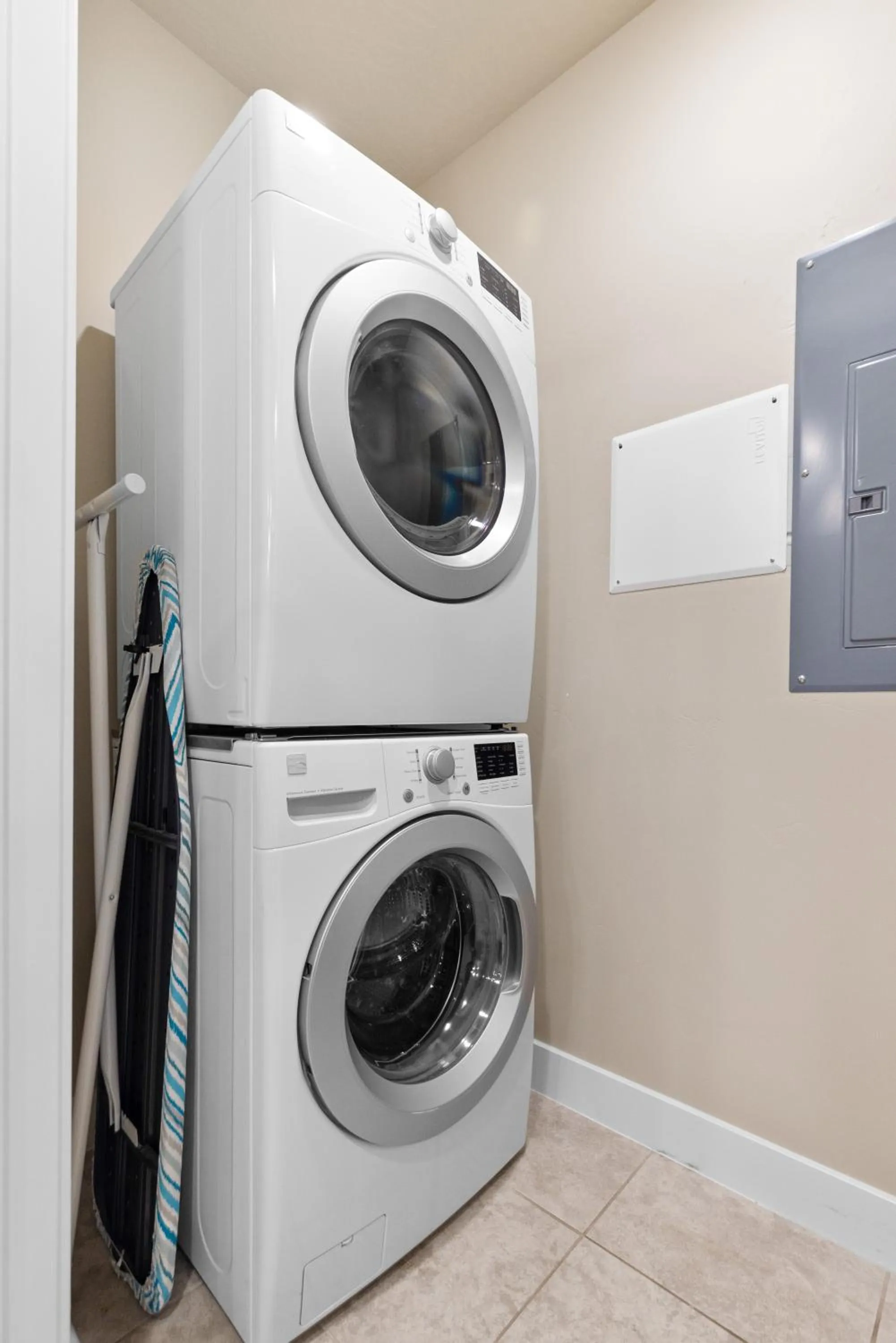 washing machine in Vacation Rentals at Sand Hollow Resort