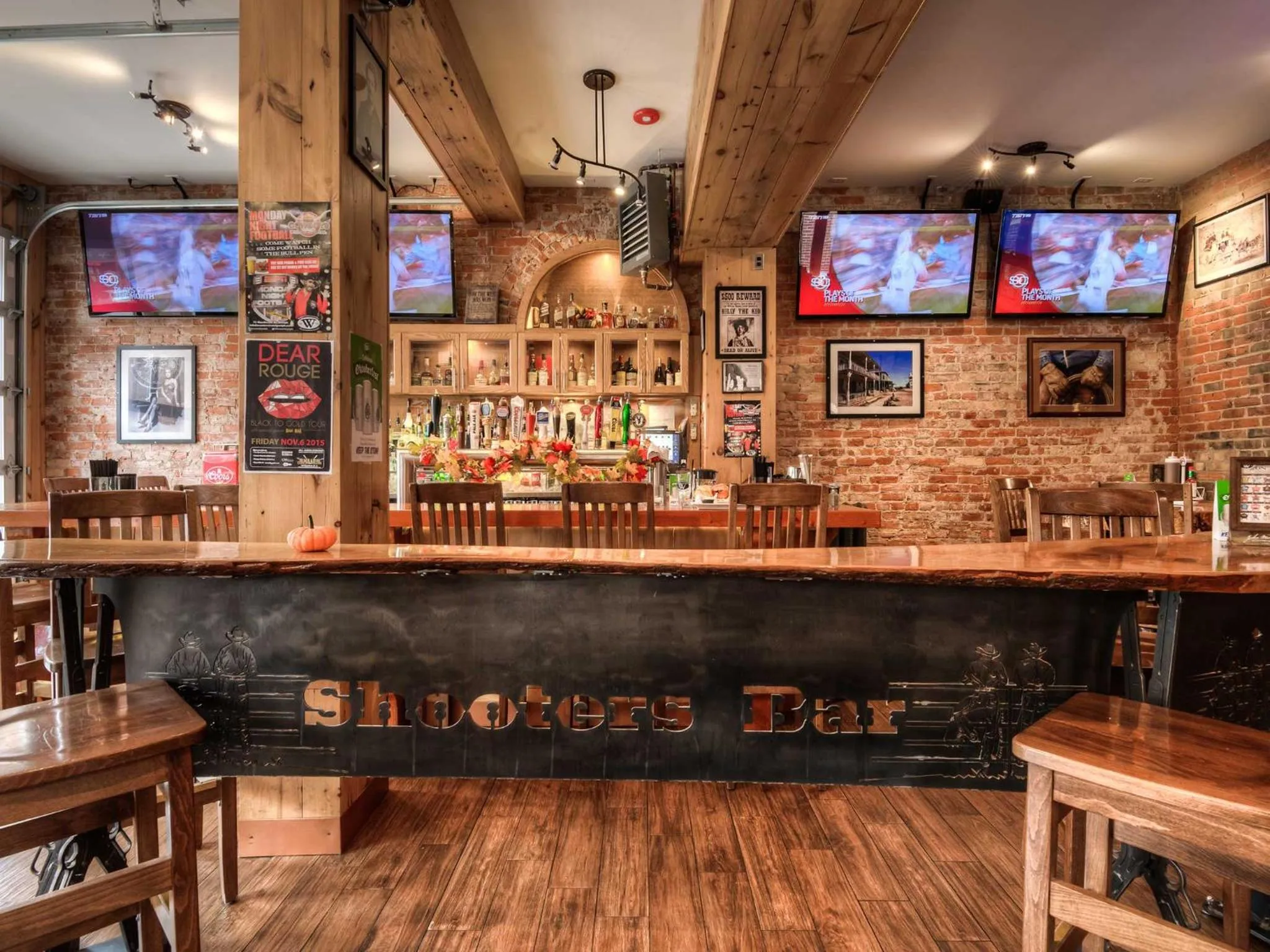 Restaurant/places to eat in Western Hotel & Executive Suites