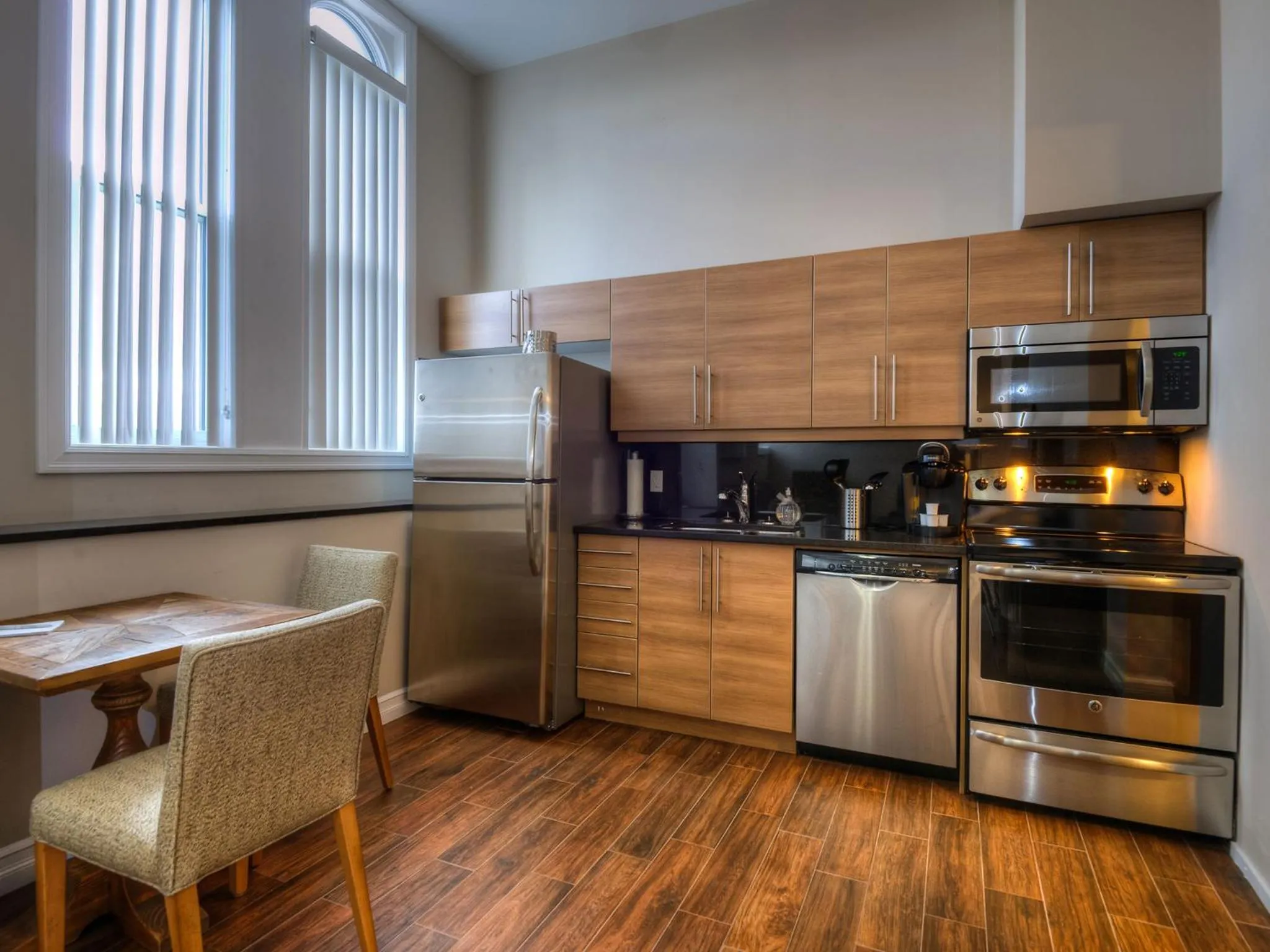 Kitchen or kitchenette in Western Hotel & Executive Suites