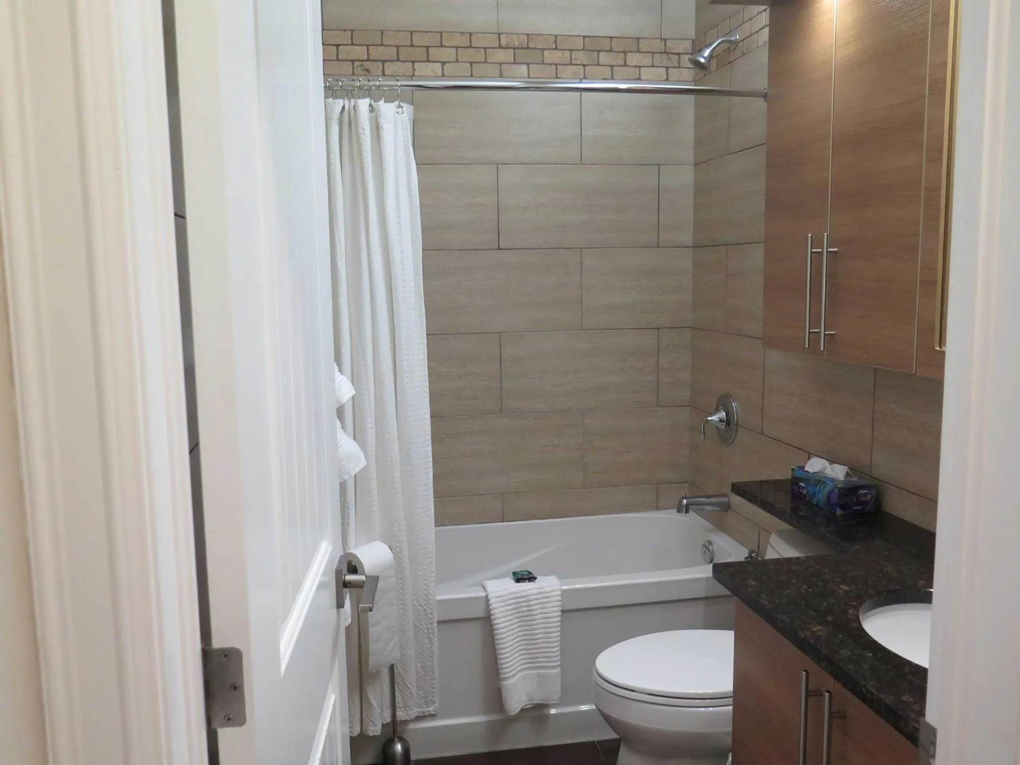 Bathroom in Western Hotel & Executive Suites