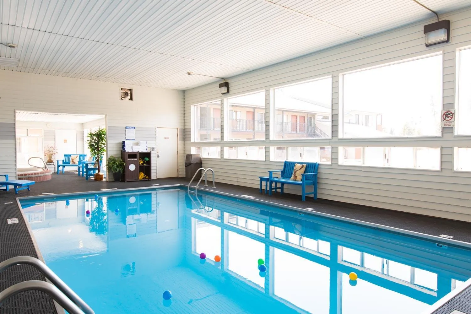 Swimming pool in Crosswinds Inn