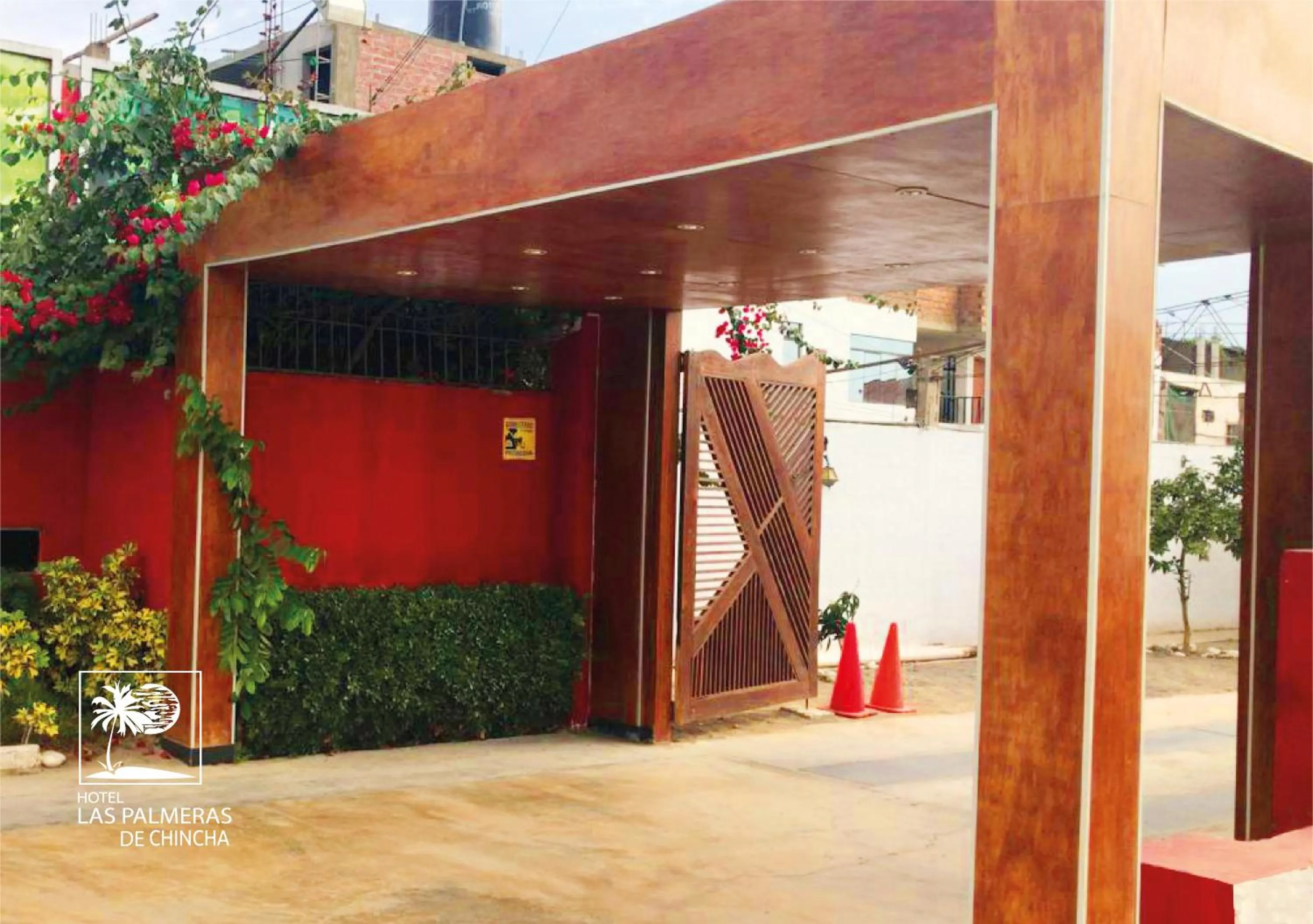 Facade/entrance in Qallwa Chincha