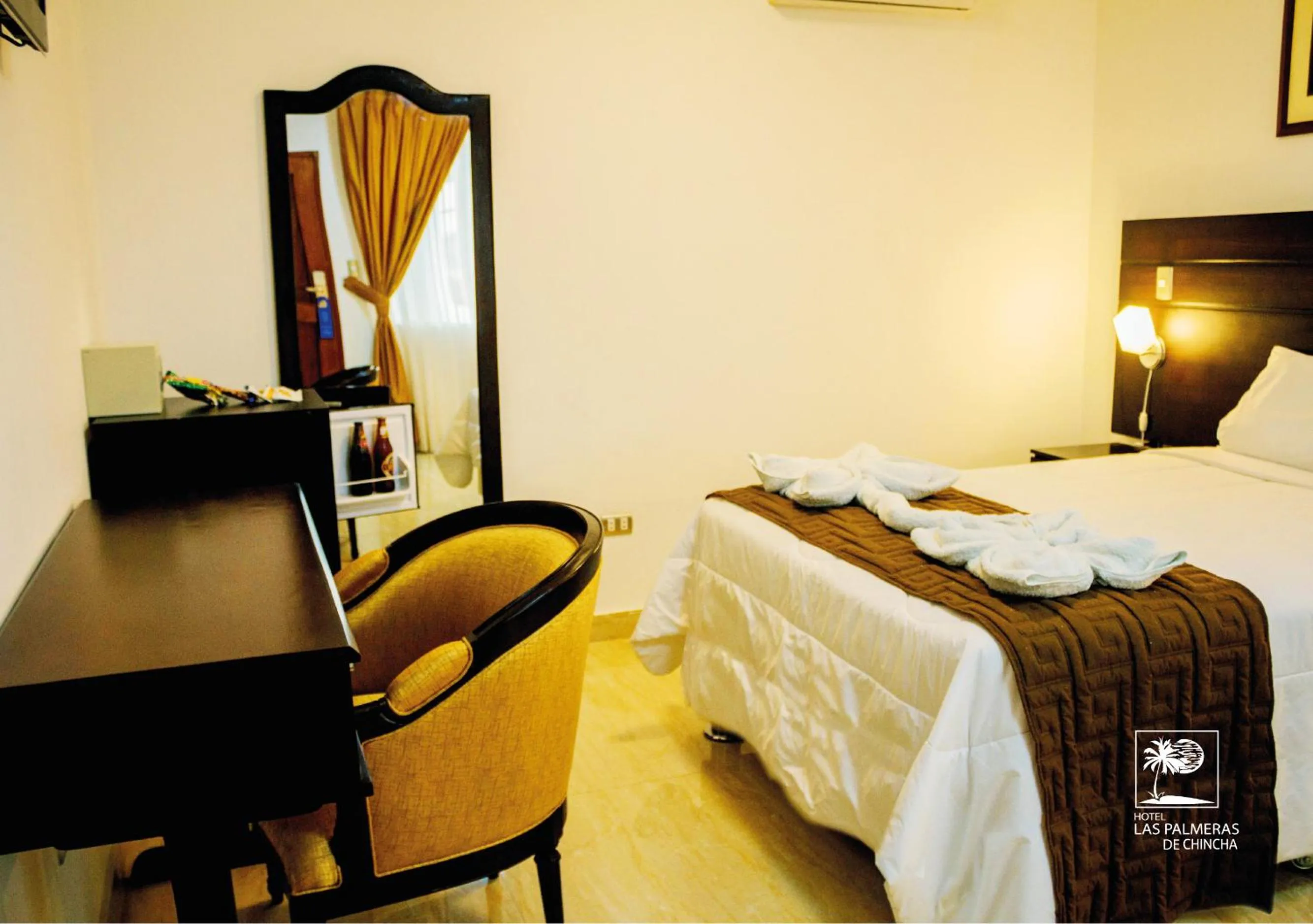 Photo of the whole room, Bed in Qallwa Chincha