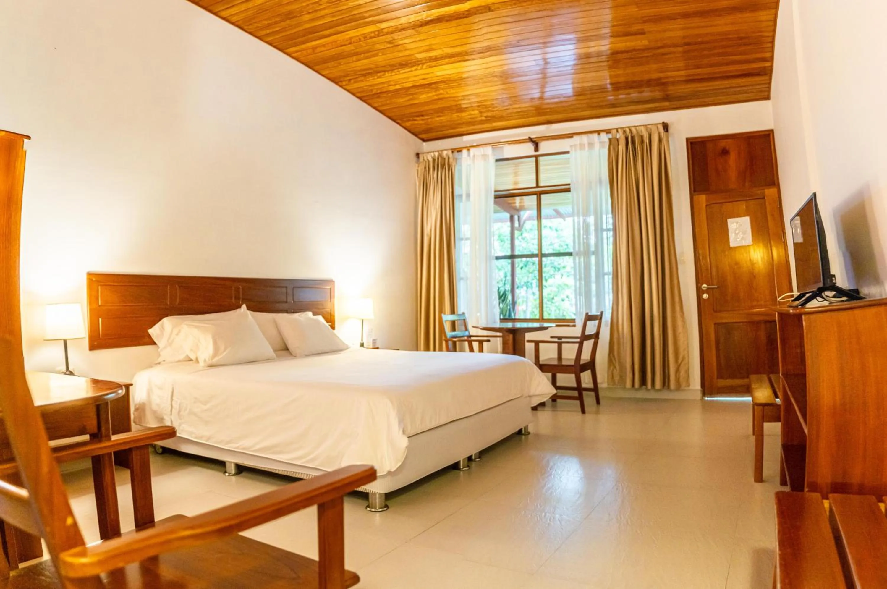 TV and multimedia, Bed in Altavista Casahotel - Asociado Casa Andina