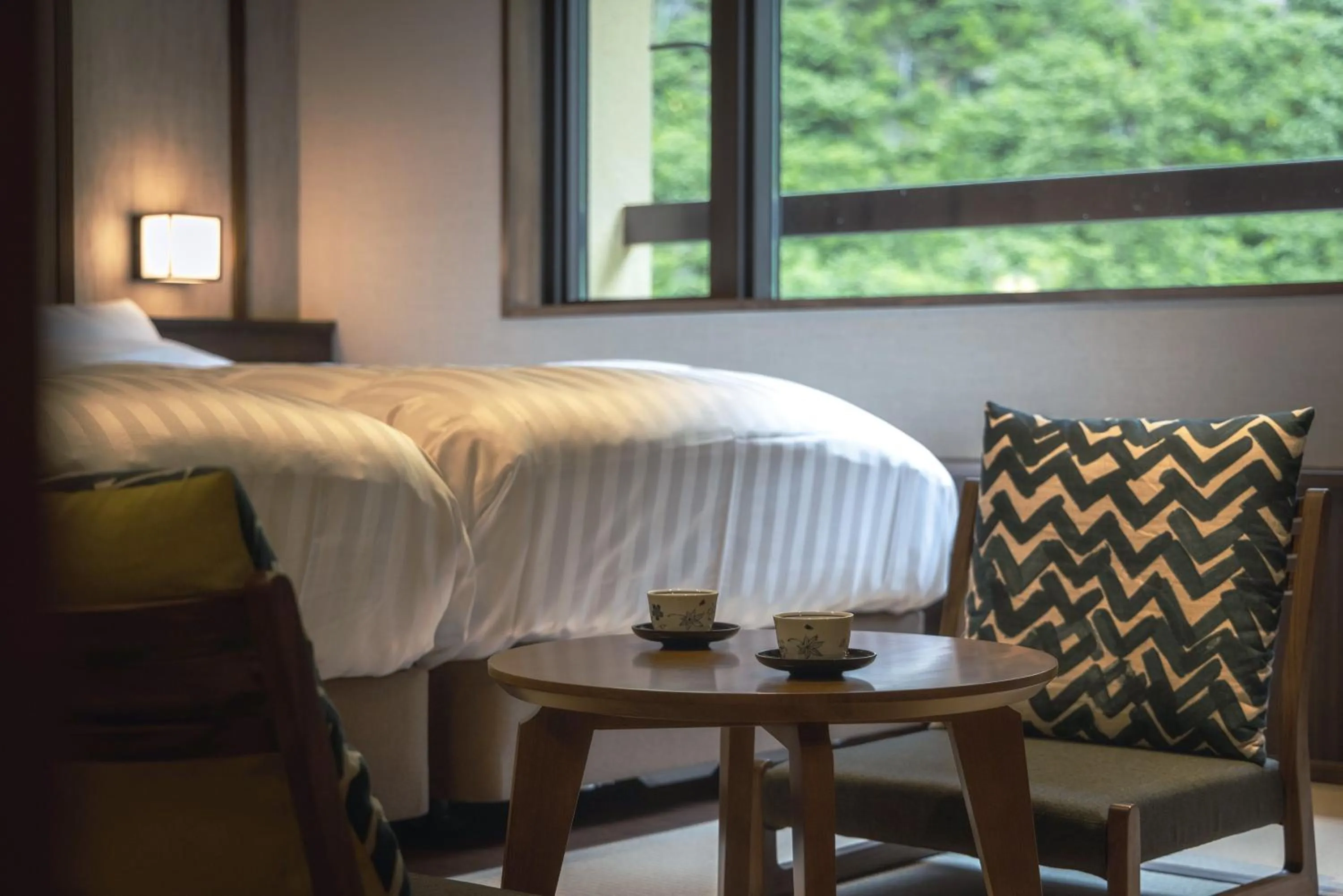 Photo of the whole room, Bed in Shikishimaso